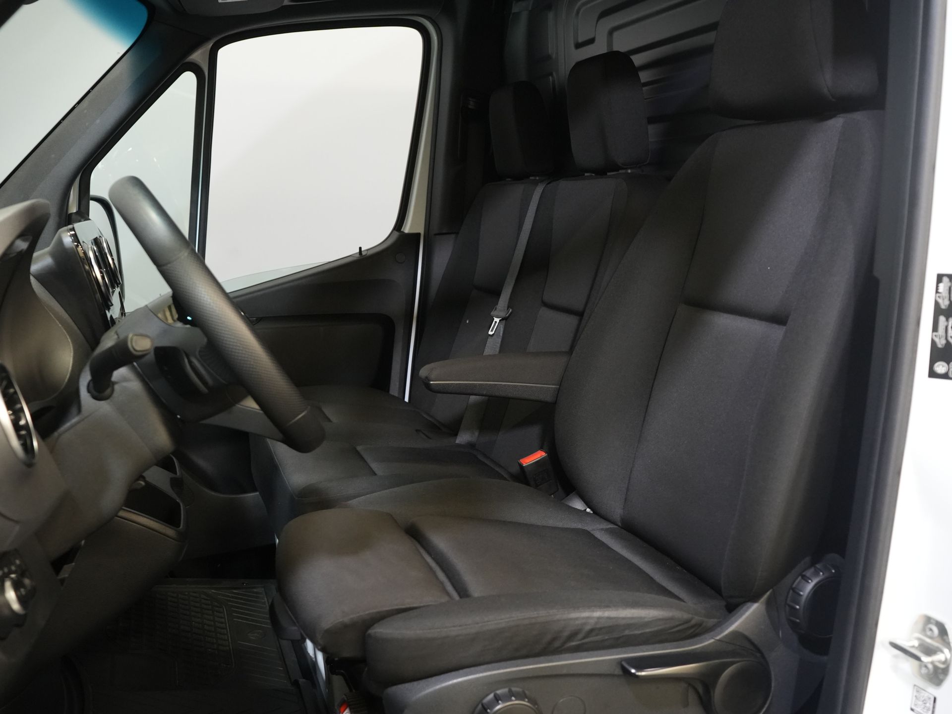 Mercedes-Benz Sprinter Bestelbus 317 CDI Aut. L2H2 3.5t Trekverm./ LED/ Gev. Stoel/ 270 Gr.Deuren/ Stoelverw./ Airco/ Navi/ Camera/ Cruise/ PDC/ DAB 11