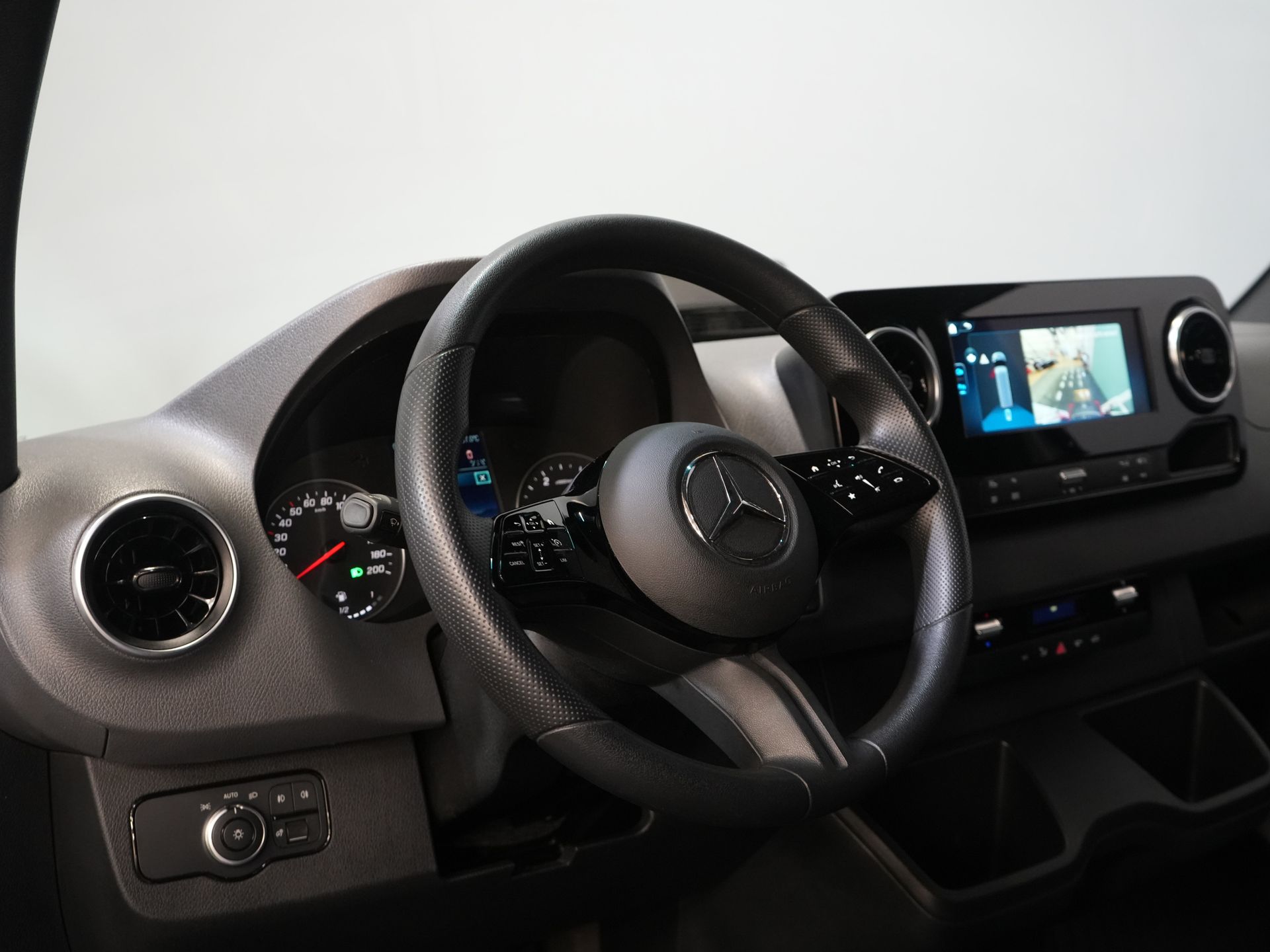 Mercedes-Benz Sprinter Bestelbus 317 CDI Aut. L2H2 3.5t Trekverm./ LED/ Gev. Stoel/ 270 Gr.Deuren/ Stoelverw./ Airco/ Navi/ Camera/ Cruise/ PDC/ DAB 13