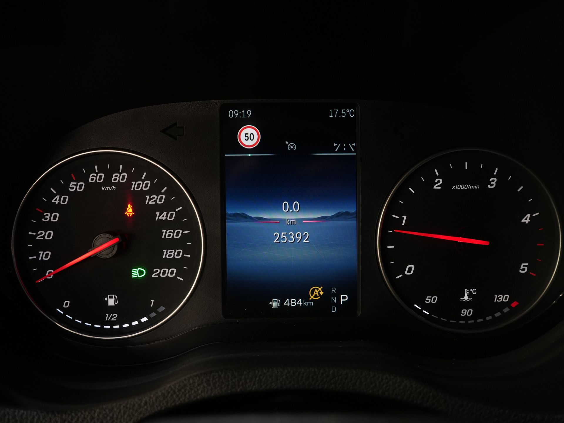 Mercedes-Benz Sprinter Bestelbus 317 CDI Aut. L2H2 3.5t Trekverm./ LED/ Gev. Stoel/ 270 Gr.Deuren/ Stoelverw./ Airco/ Navi/ Camera/ Cruise/ PDC/ DAB 19