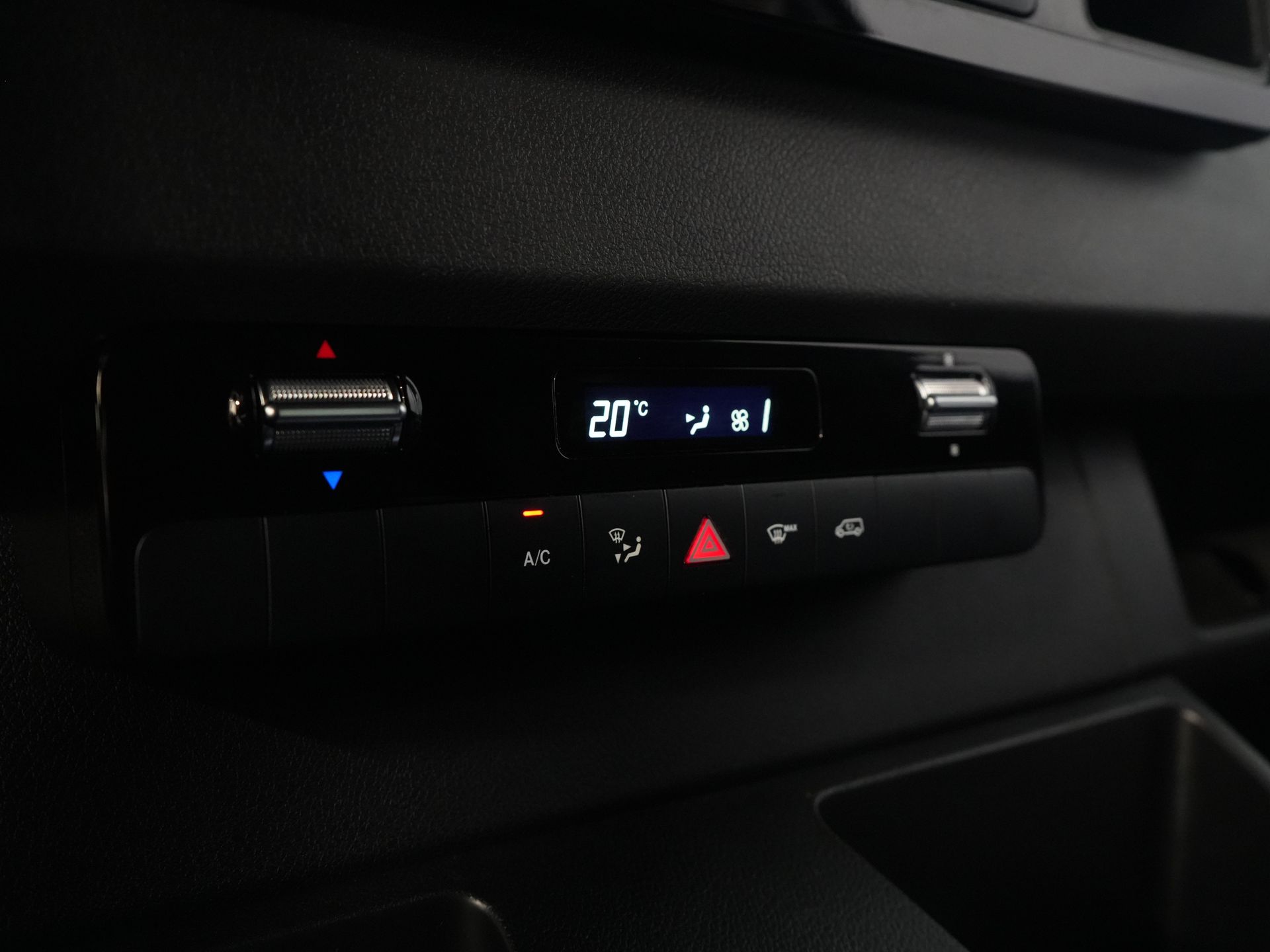 Mercedes-Benz Sprinter Bestelbus 317 CDI Aut. L2H2 3.5t Trekverm./ LED/ Gev. Stoel/ 270 Gr.Deuren/ Stoelverw./ Airco/ Navi/ Camera/ Cruise/ PDC/ DAB 20