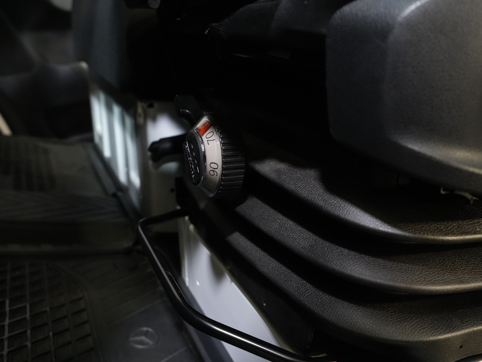 Mercedes-Benz Sprinter Bestelbus 317 CDI Aut. L2H2 3.5t Trekverm./ LED/ Gev. Stoel/ 270 Gr.Deuren/ Stoelverw./ Airco/ Navi/ Camera/ Cruise/ PDC/ DAB 24