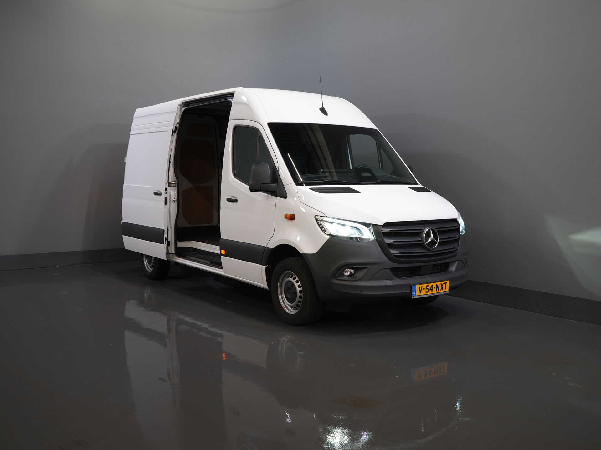 Mercedes-Benz Sprinter Bestelbus 317 CDI Aut. L2H2 3.5t Trekverm./ LED/ Gev. Stoel/ 270 Gr.Deuren/ Stoelverw./ Airco/ Navi/ Camera/ Cruise/ PDC/ DAB 8