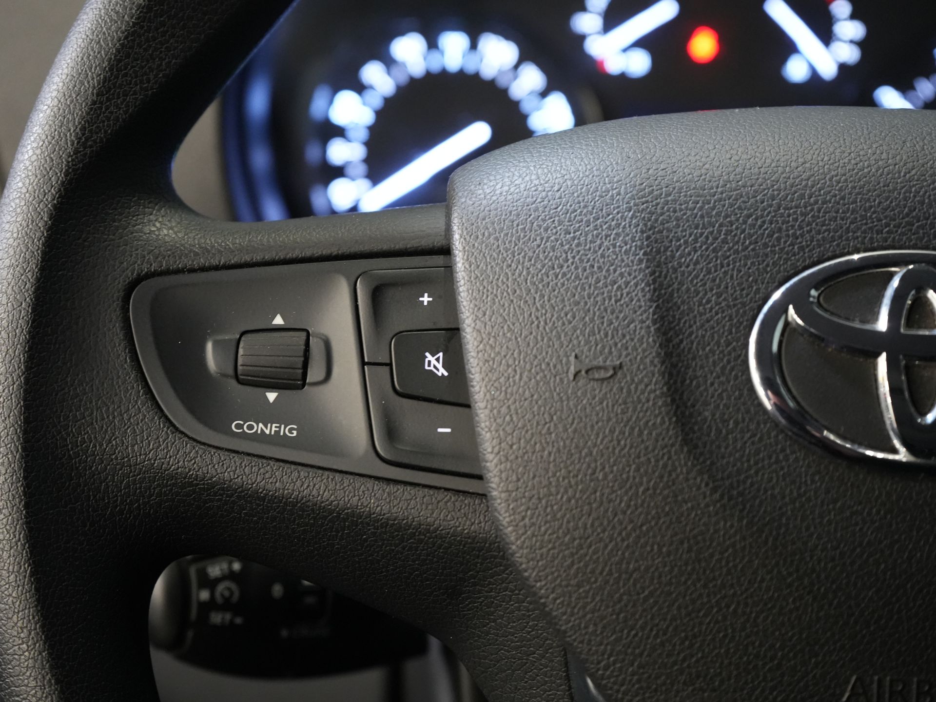 Toyota ProAce Worker Bestelbus 1.5 120 pk L2 Carplay/ Cruise/ Airco/ LMV/ Trekhaak/ Navi/ Camera/ PDC/ NL Auto 19