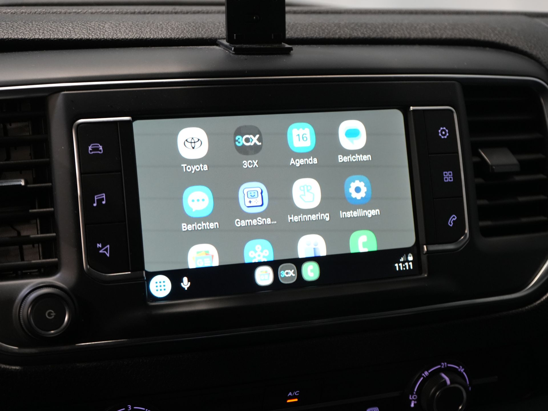 Toyota ProAce Worker Bestelbus 1.5 120 pk L2 Carplay/ Cruise/ Airco/ LMV/ Trekhaak/ Navi/ Camera/ PDC/ NL Auto 26