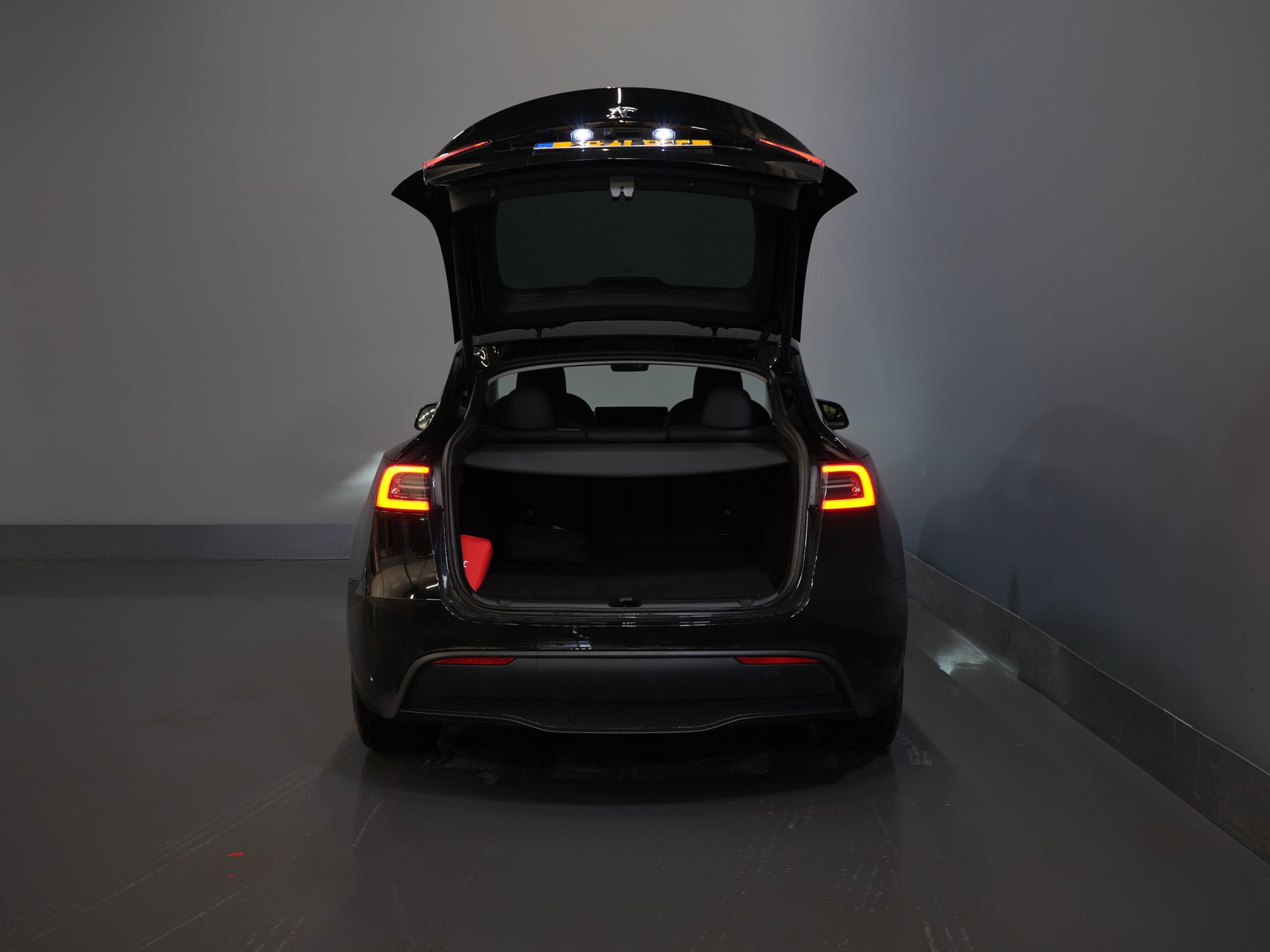 Tesla Model Y SUV 455 Km WLTP (DEMO) Adapt.Cruise/ Pano/ Elek.stoelen/ Memory Elek.klep/ Stoelverw./ Navi/ 360 camera/ Climate/ 20” LMV 4