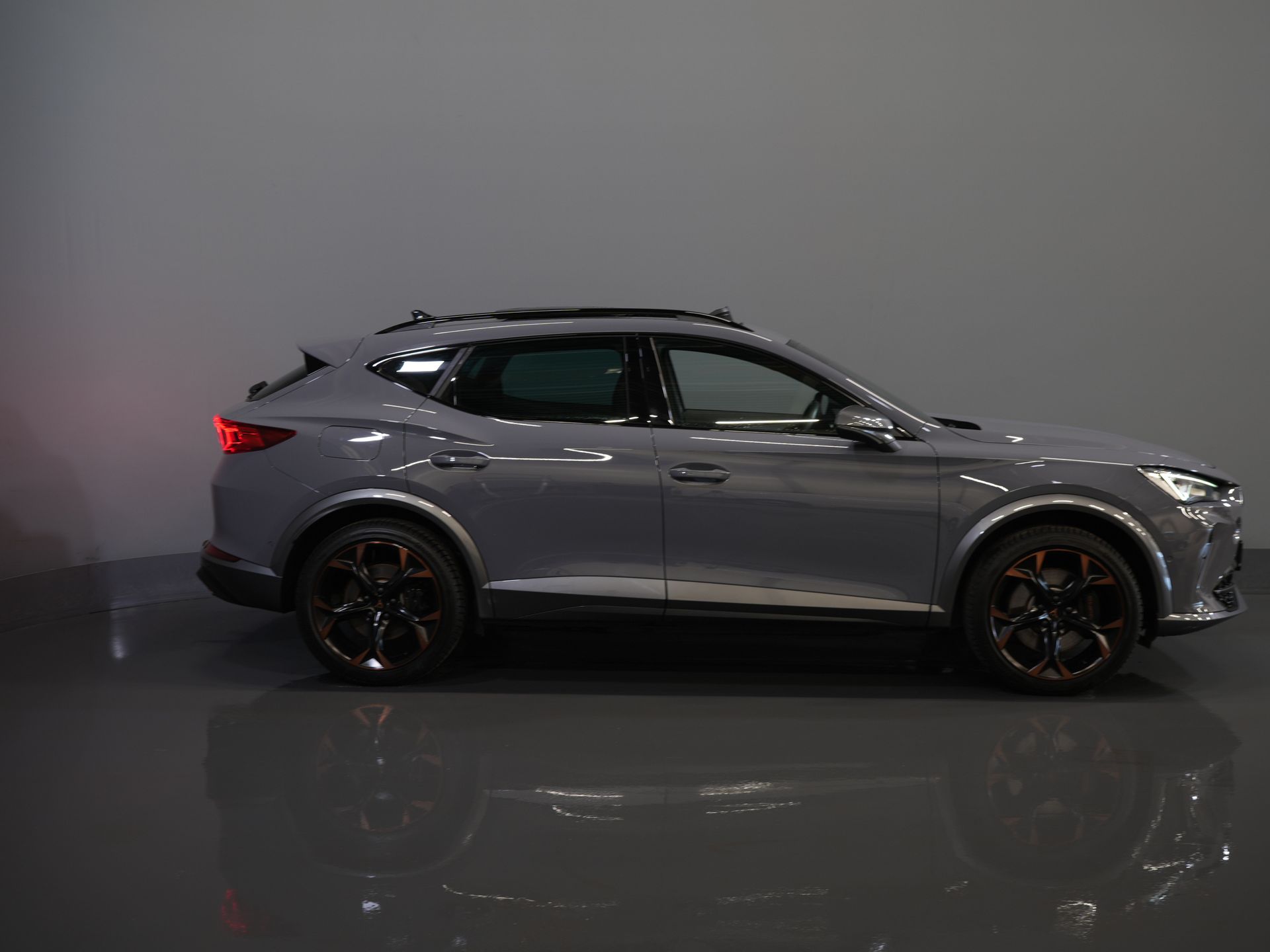 CUPRA Formentor SUV 1.4 e-Hybrid 245 pk VZ Performance Pano/ Elek.Trekhaak/ Elek.Klep/ Mem.Stoel/ Matrix/ Adapt. Cruise/ Carplay/ Camera/ Stoelverw. 10