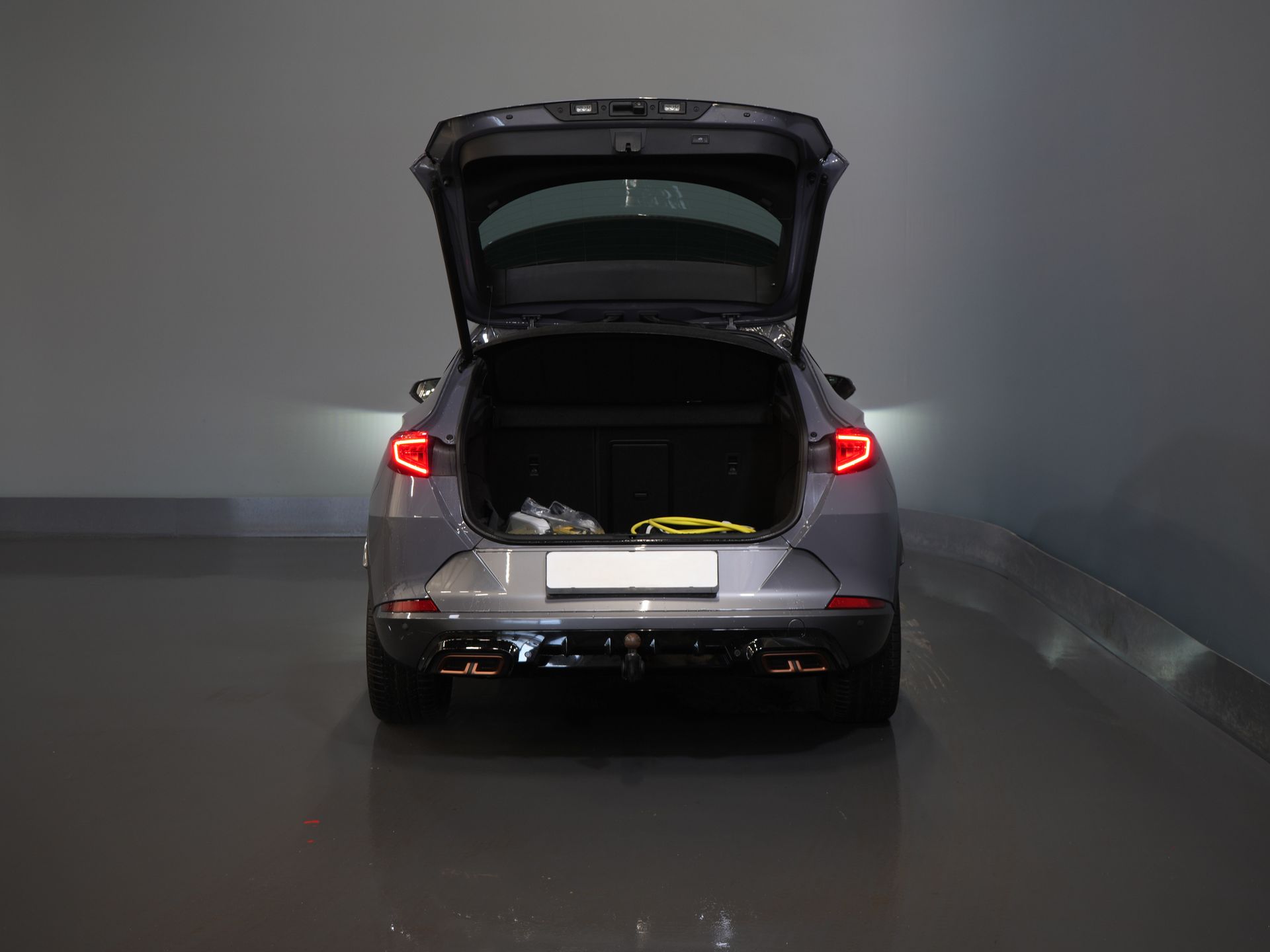 CUPRA Formentor SUV 1.4 e-Hybrid 245 pk VZ Performance Pano/ Elek.Trekhaak/ Elek.Klep/ Mem.Stoel/ Matrix/ Adapt. Cruise/ Carplay/ Camera/ Stoelverw. 4