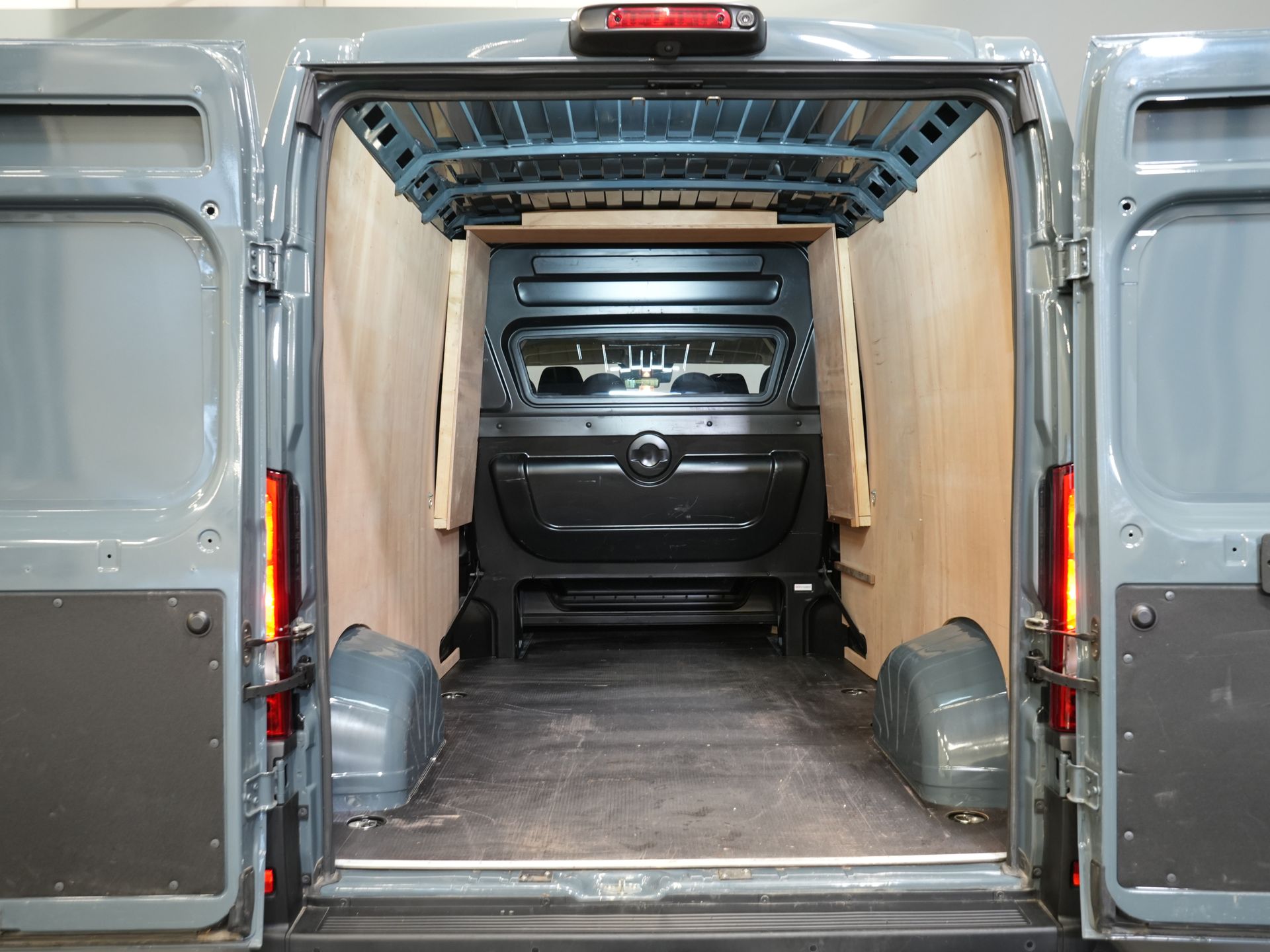 Volkswagen Crafter Bestelbus (Fiat Ducato) 2.2 MJ 180 pk Aut. L3H2 DC Dubbel Cabine BPM VRIJ! 6 Pers./ 2x Schuifdeur/ Climate/ 2.5t Trekverm./ Cruise/ Camera 14