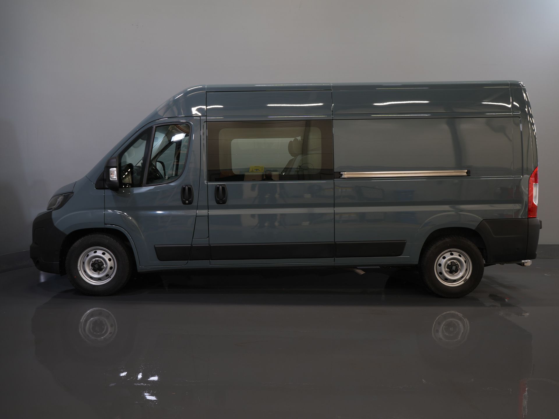 Volkswagen Crafter Bestelbus (Fiat Ducato) 2.2 MJ 180 pk Aut. L3H2 DC Dubbel Cabine BPM VRIJ! 6 Pers./ 2x Schuifdeur/ Climate/ 2.5t Trekverm./ Cruise/ Camera 9