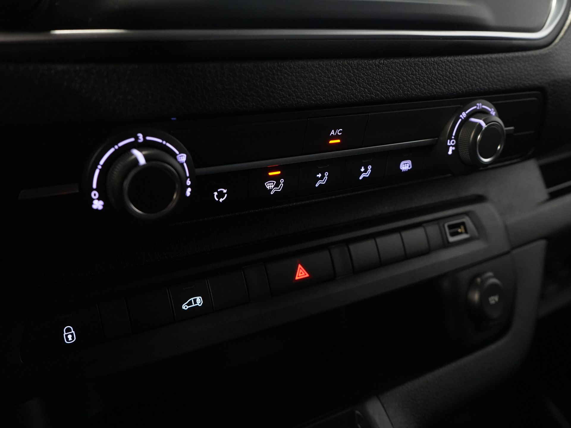 Citroën ë-Jumpy Bestelbus L3 75 kWh 330 km WLTP Snellader/ Carplay/ PDC/ Airco/ Cruise/ 3 Pers. 18