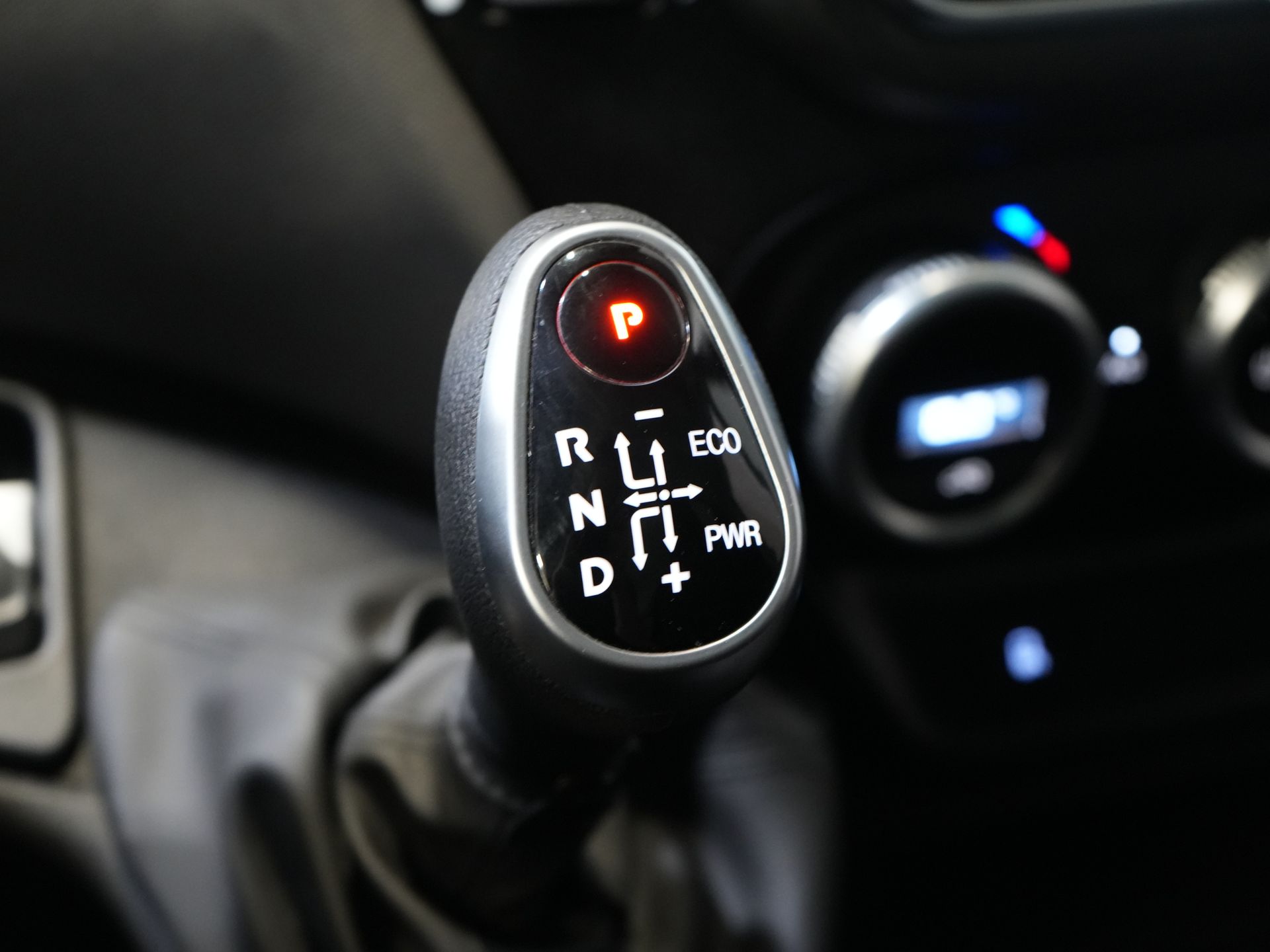 Mercedes-Benz Sprinter Bakwagen (Iveco Daily) 35S18HV 3.0 Aut. ZF BPM VRIJ! Bakwagen Laadklep/ LED/ Spoiler/ Gev.stoel/ Adapt.Cruise/ Navi/ Carplay/ Climate/ 44 21