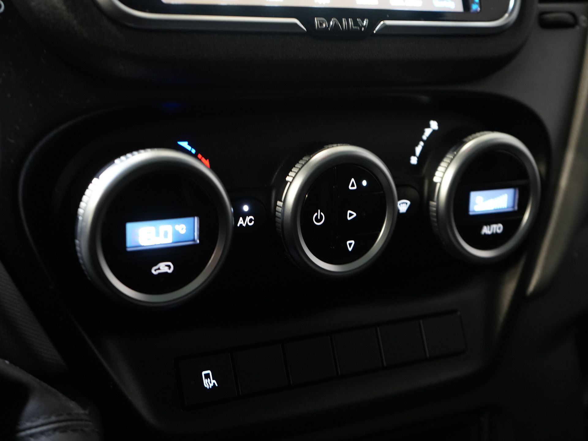 Mercedes-Benz Sprinter Bakwagen (Iveco Daily) 35S18HV 3.0 Aut. ZF BPM VRIJ! Bakwagen Laadklep/ LED/ Spoiler/ Gev.stoel/ Adapt.Cruise/ Navi/ Carplay/ Climate/ 44 22