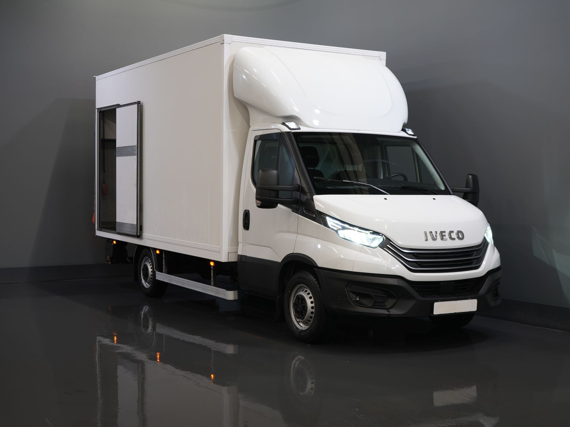 Mercedes-Benz Sprinter Bakwagen (Iveco Daily) 35S18HV 3.0 Aut. ZF BPM VRIJ! Bakwagen Laadklep/ LED/ Spoiler/ Gev.stoel/ Adapt.Cruise/ Navi/ Carplay/ Climate/ 44 8