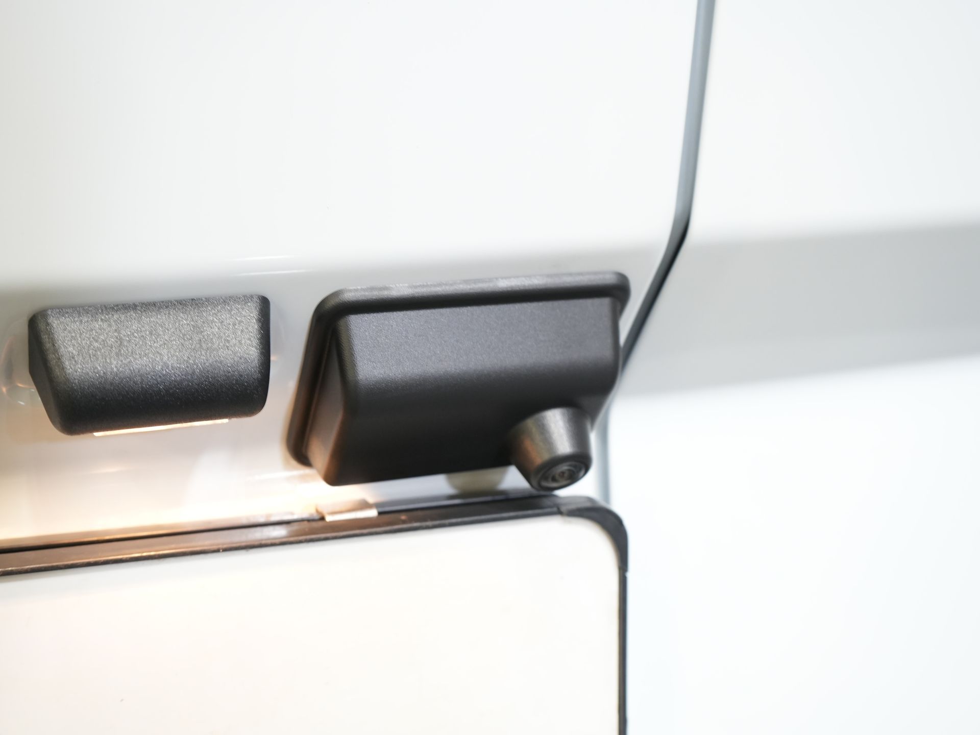 Ford E-Transit Custom Bestelbus 65 kWh L2 330 km WLTP 2x Schuifdeur/ Standkachel/ Snellader/ 2.3t Trekverm./ Carplay/ Climate/ Camera/ PDC/ Cruise 15