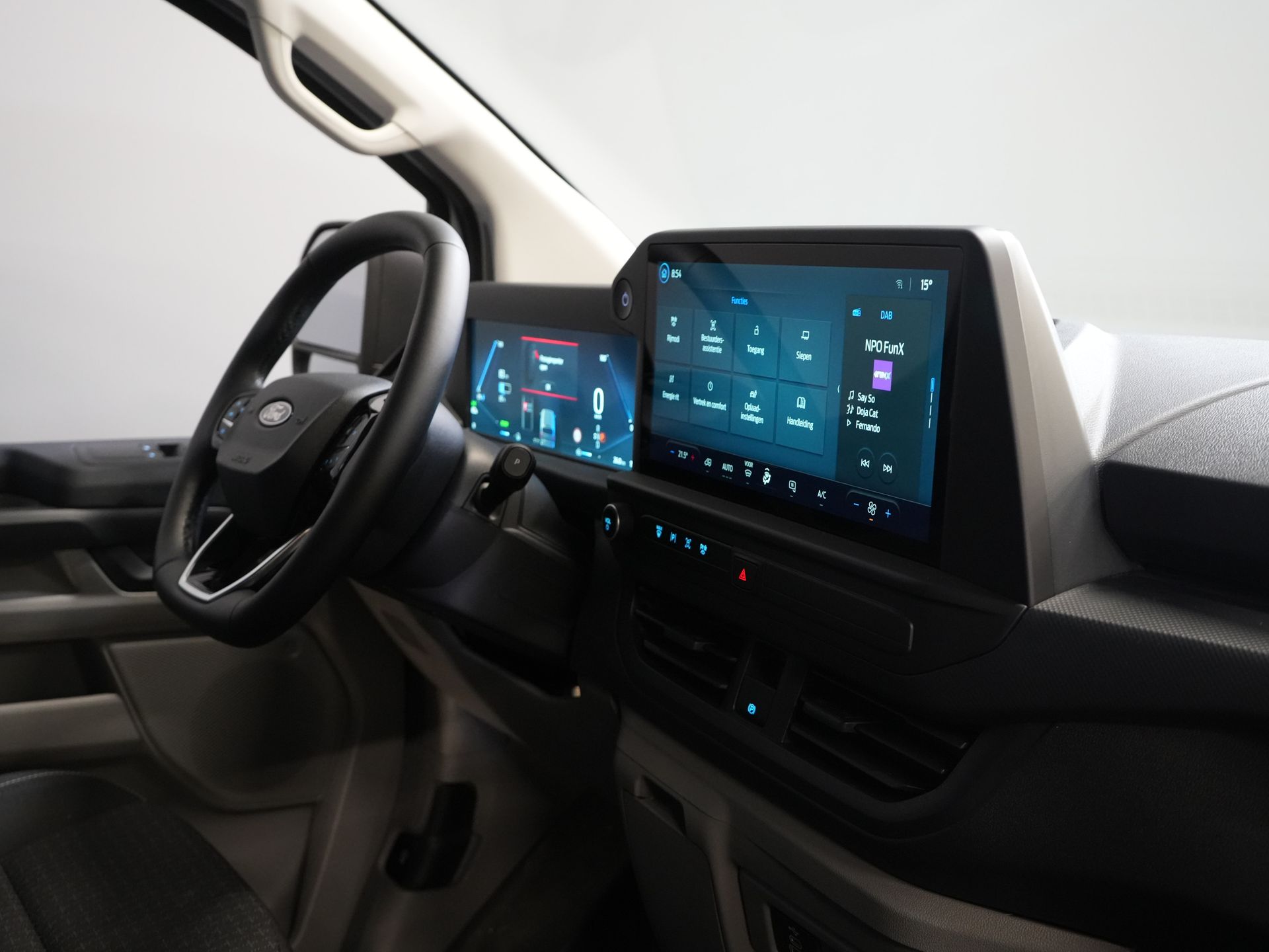 Ford E-Transit Custom Bestelbus 65 kWh L2 330 km WLTP 2x Schuifdeur/ Standkachel/ Snellader/ 2.3t Trekverm./ Carplay/ Climate/ Camera/ PDC/ Cruise 2