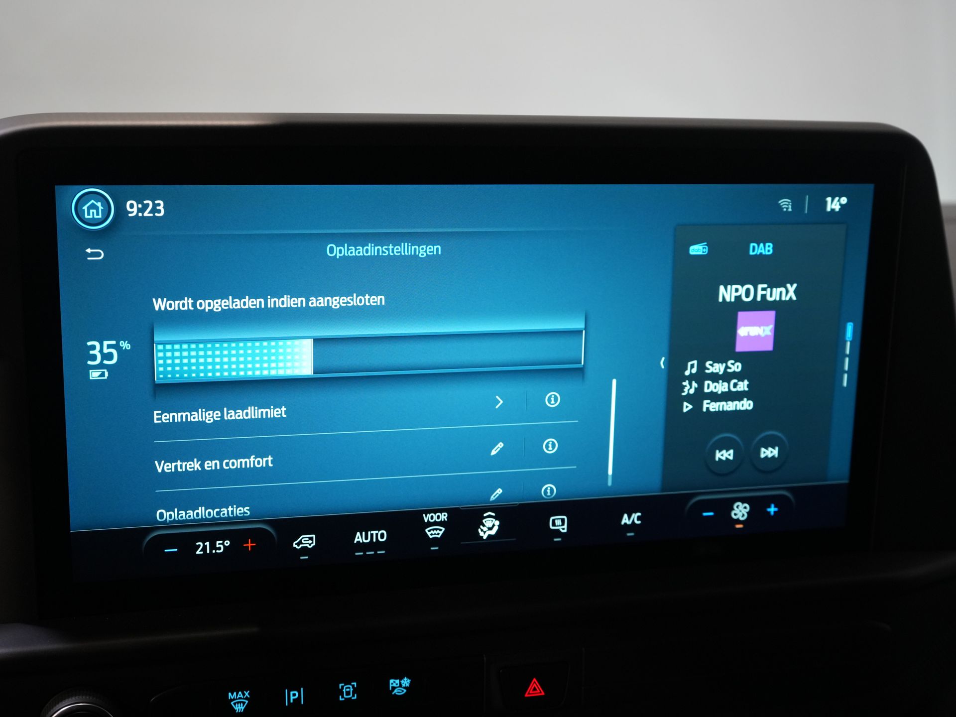 Ford E-Transit Custom Bestelbus 65 kWh L2 330 km WLTP 2x Schuifdeur/ Standkachel/ Snellader/ 2.3t Trekverm./ Carplay/ Climate/ Camera/ PDC/ Cruise 22