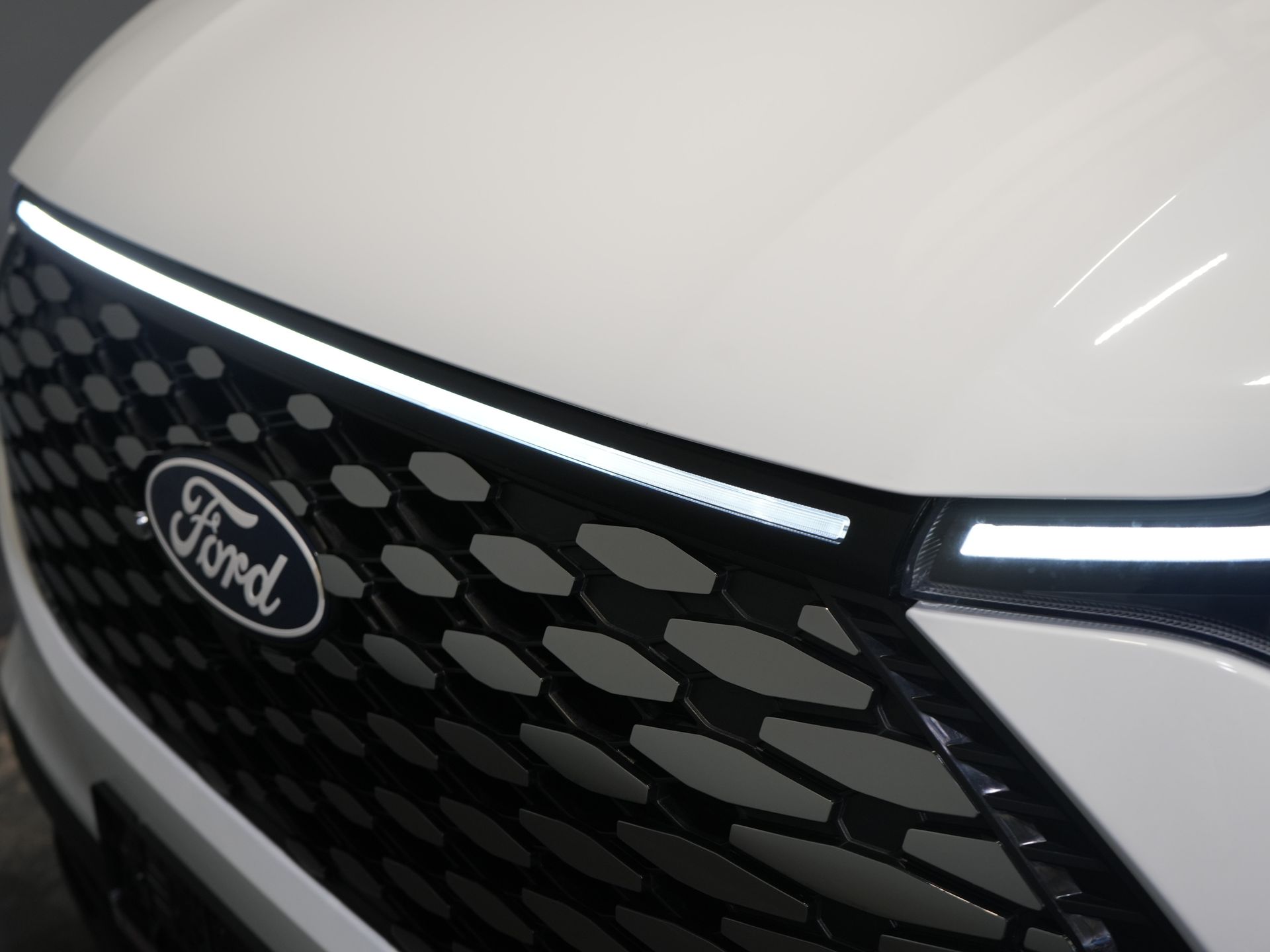 Ford E-Transit Custom Bestelbus 65 kWh L2 330 km WLTP 2x Schuifdeur/ Standkachel/ Snellader/ 2.3t Trekverm./ Carplay/ Climate/ Camera/ PDC/ Cruise 25