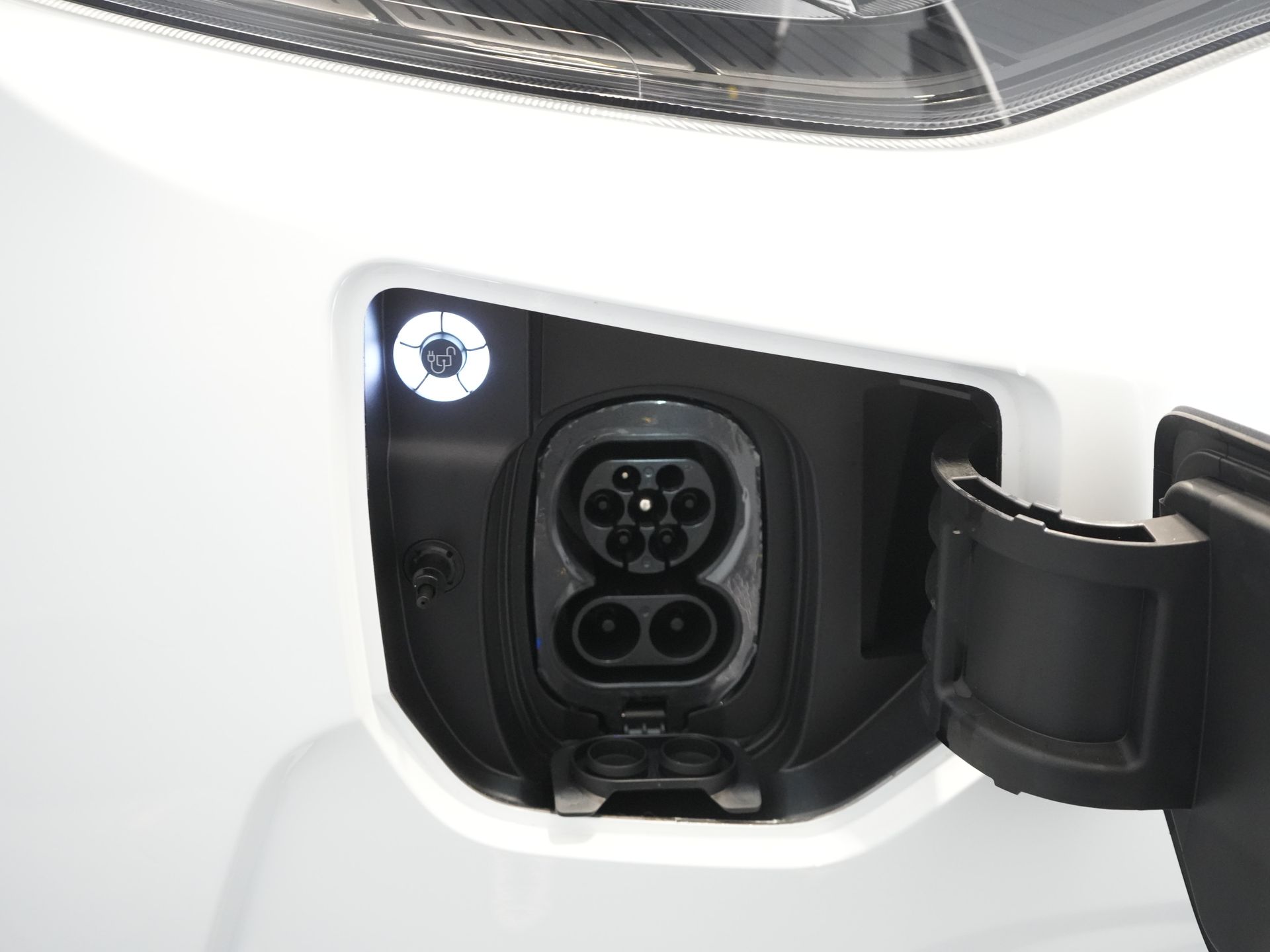 Ford E-Transit Custom Bestelbus 65 kWh L2 330 km WLTP 2x Schuifdeur/ Standkachel/ Snellader/ 2.3t Trekverm./ Carplay/ Climate/ Camera/ PDC/ Cruise 26