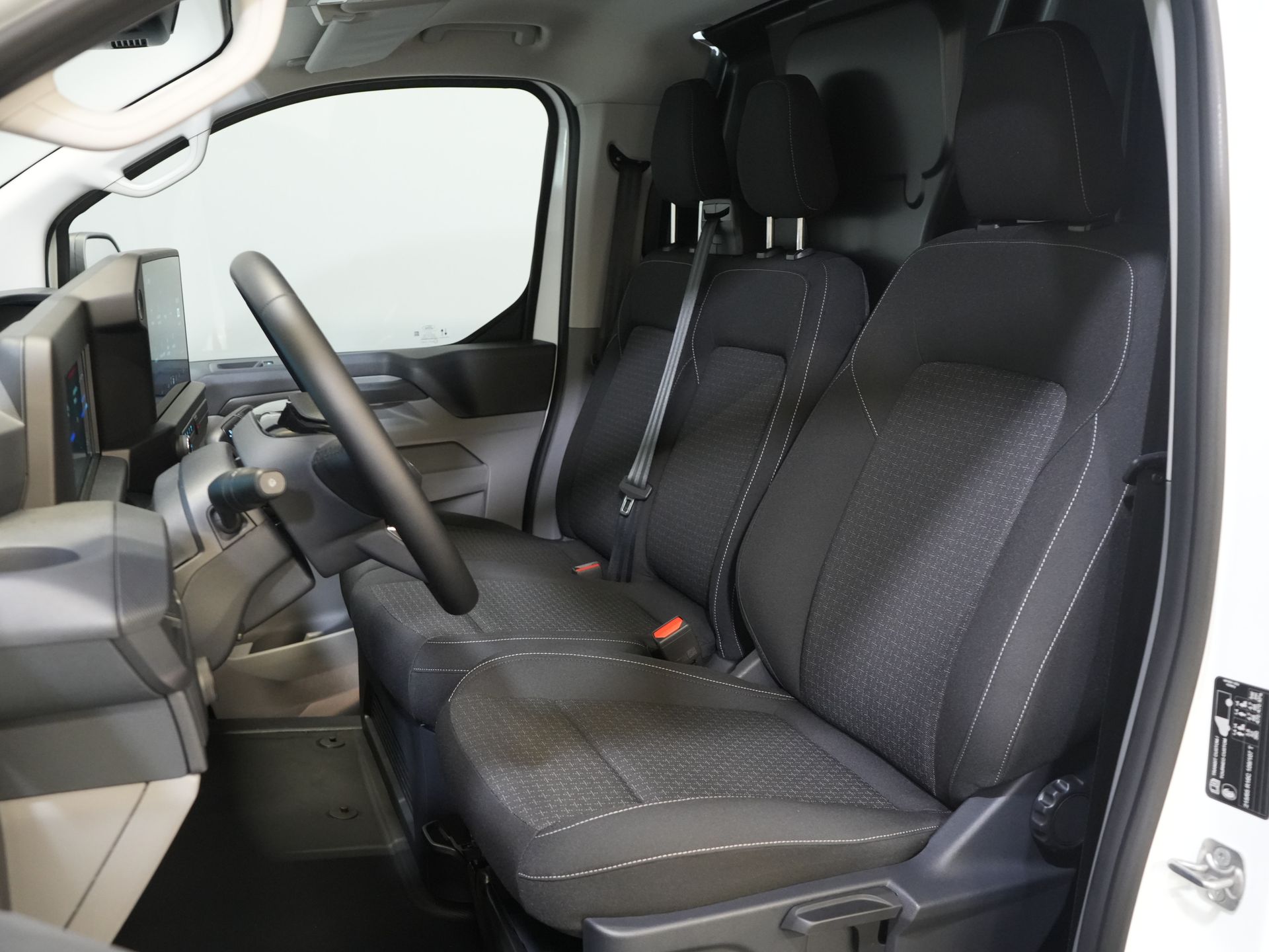 Ford E-Transit Custom Bestelbus 65 kWh L2 330 km WLTP LED/ Standkachel/ Snellader/ 2.3t Trekverm./ Carplay/ Climate/ Camera/ PDC/ Cruise 11