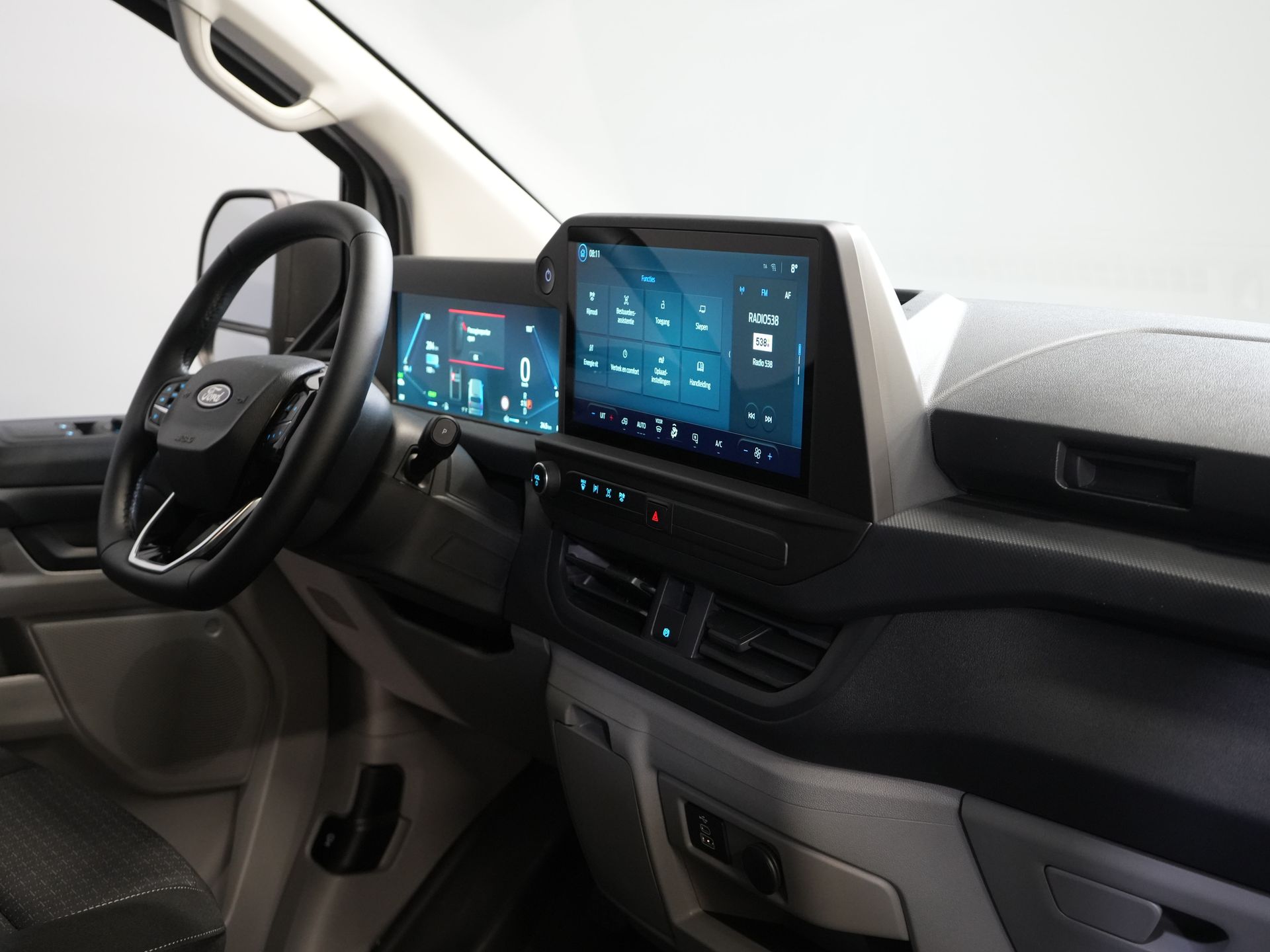 Ford E-Transit Custom Bestelbus 65 kWh L2 330 km WLTP LED/ Standkachel/ Snellader/ 2.3t Trekverm./ Carplay/ Climate/ Camera/ PDC/ Cruise 2