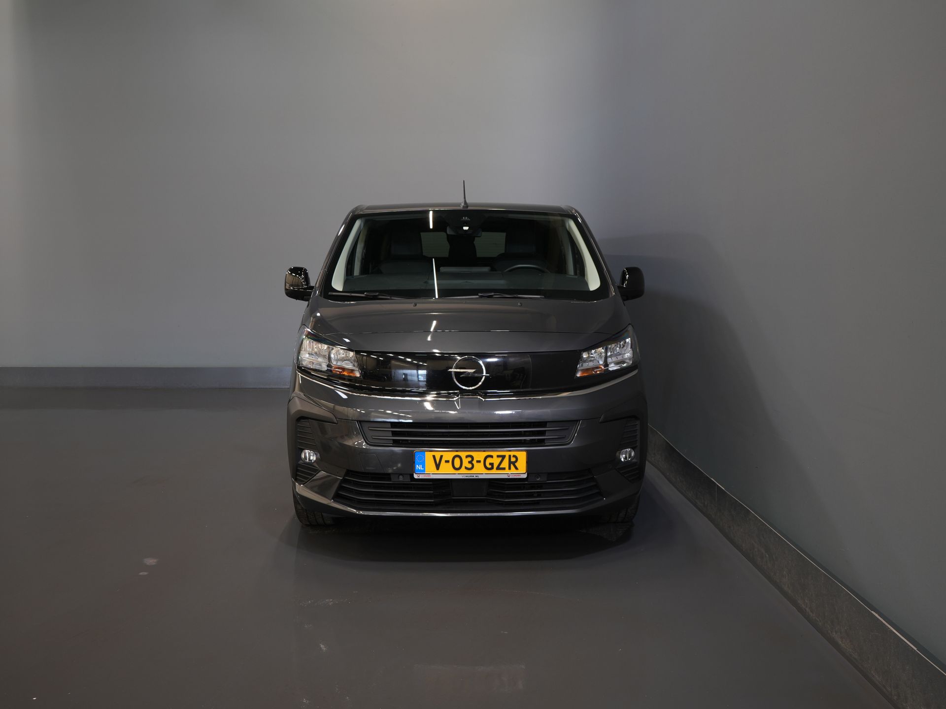 Opel Vivaro Bestelbus 2.0 180 pk Aut. DC Dubbel Cabine Elek.Stoelen/ Leder/ 2xSchuifdeur/ Afn.Trekhaak/ Climate/ Carplay/ Stoelverw./ Navi/ Cruise/ PD 6