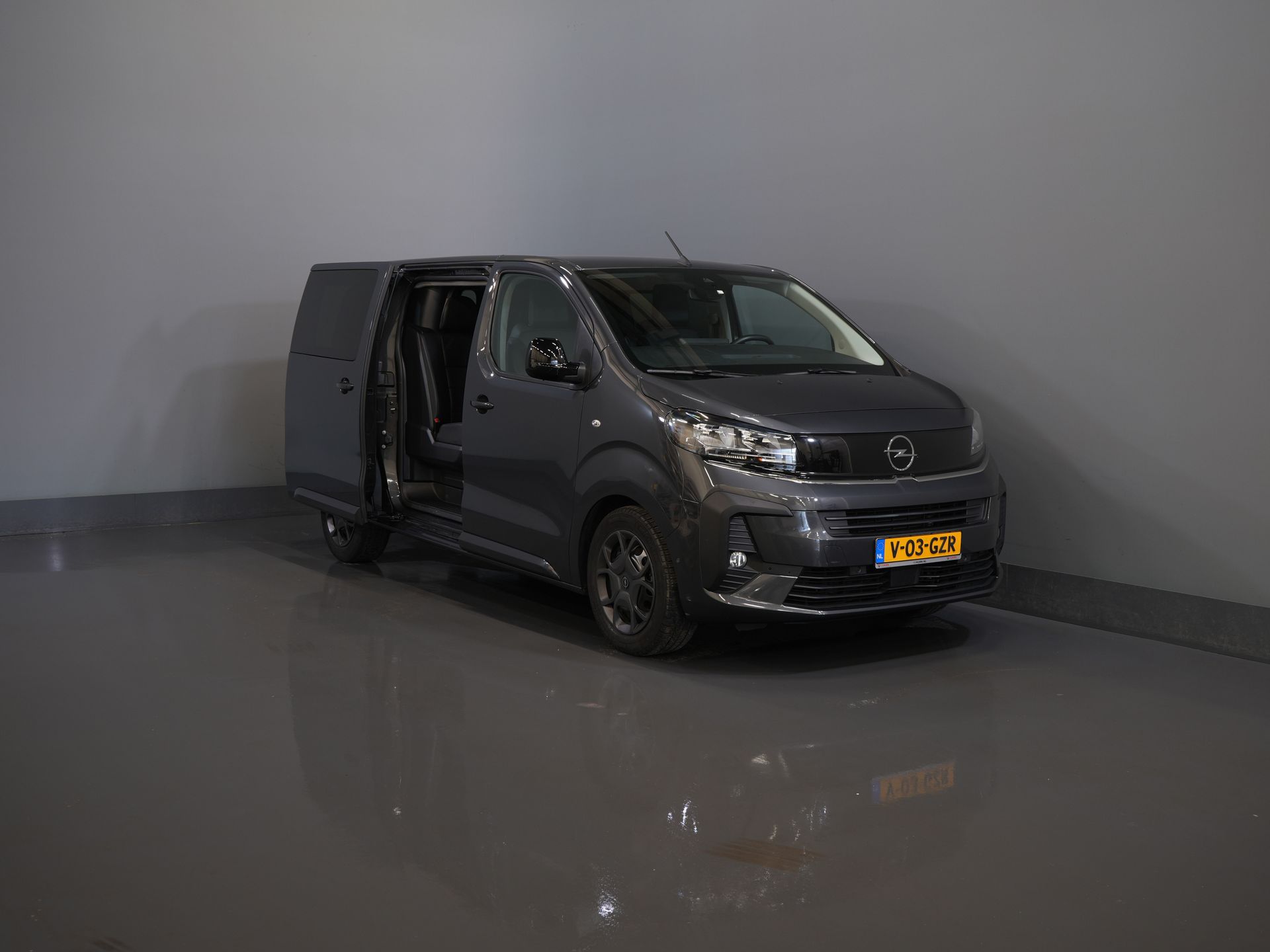 Opel Vivaro Bestelbus 2.0 180 pk Aut. DC Dubbel Cabine Elek.Stoelen/ Leder/ 2xSchuifdeur/ Afn.Trekhaak/ Climate/ Carplay/ Stoelverw./ Navi/ Cruise/ PD 8
