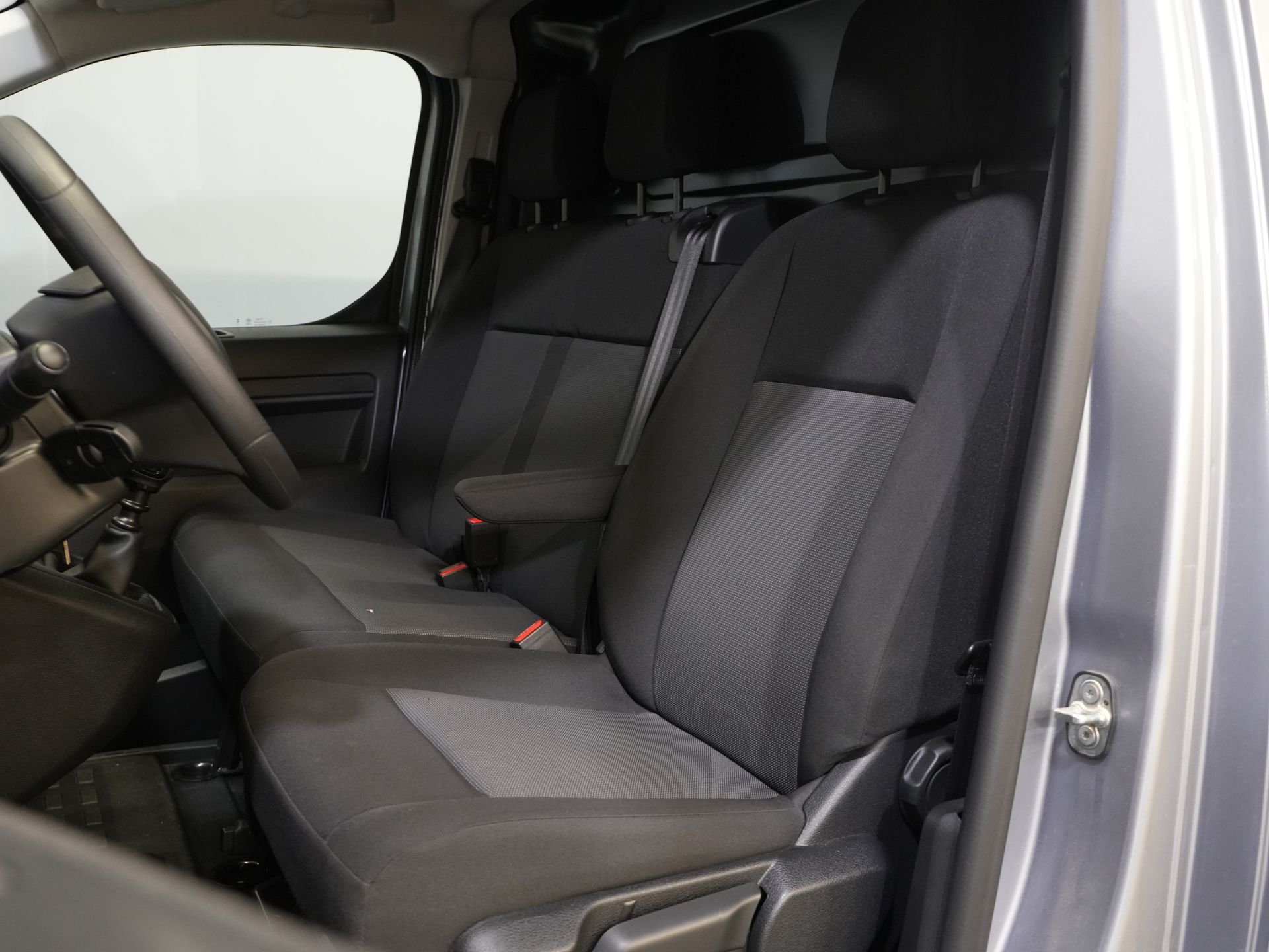 Opel Vivaro Bestelbus 2.0 D 145 pk L3 ZGAN 2.5t.Trekverm./ Airco/ Cruise/ PDC/ 3 Persoons 11