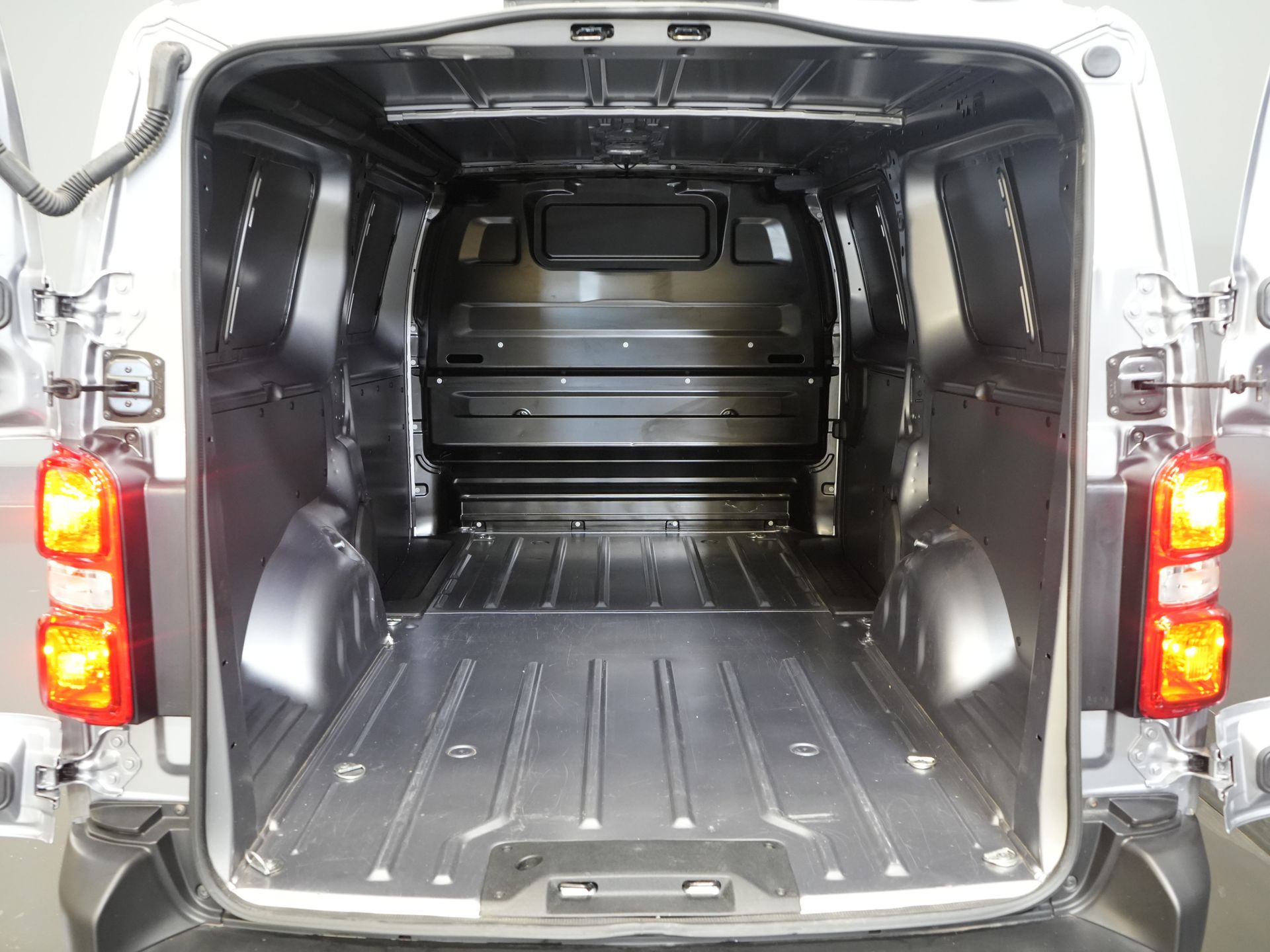 Opel Vivaro Bestelbus 2.0 D 145 pk L3 ZGAN 2.5t.Trekverm./ Airco/ Cruise/ PDC/ 3 Persoons 14