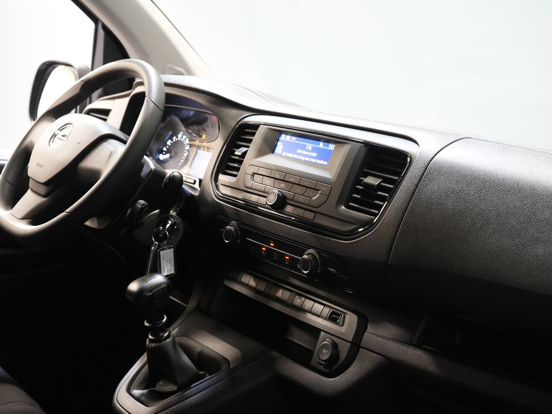 Opel Vivaro Bestelbus 2.0 D 145 pk L3 ZGAN 2.5t.Trekverm./ Airco/ Cruise/ PDC/ 3 Persoons 2