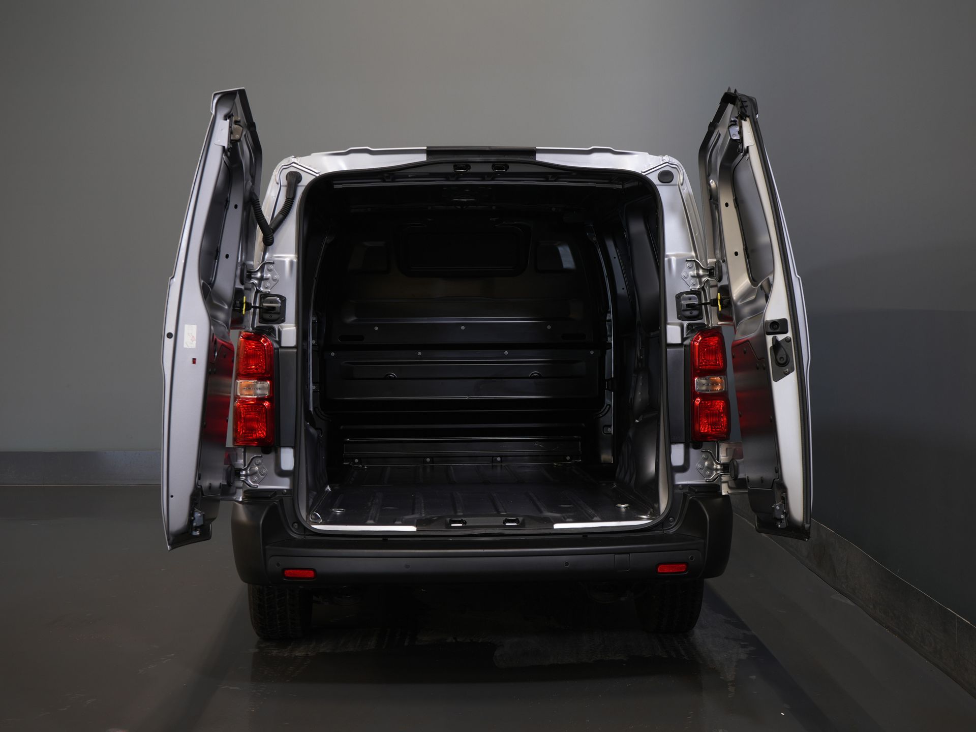 Opel Vivaro Bestelbus 2.0 D 145 pk L3 ZGAN 2.5t.Trekverm./ Airco/ Cruise/ PDC/ 3 Persoons 4