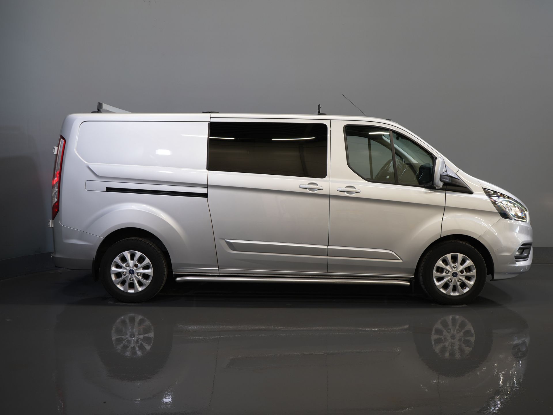 Ford Transit Custom Bestelbus 2.0 TDCI 130 pk L2 Limited DC Dubbel Cabine 2xSchuifdeur/ Stoelverw./ Carplay/ Cruise/ PDC/ Camera/ Navi/ Trekhaak/ Alarm III 10