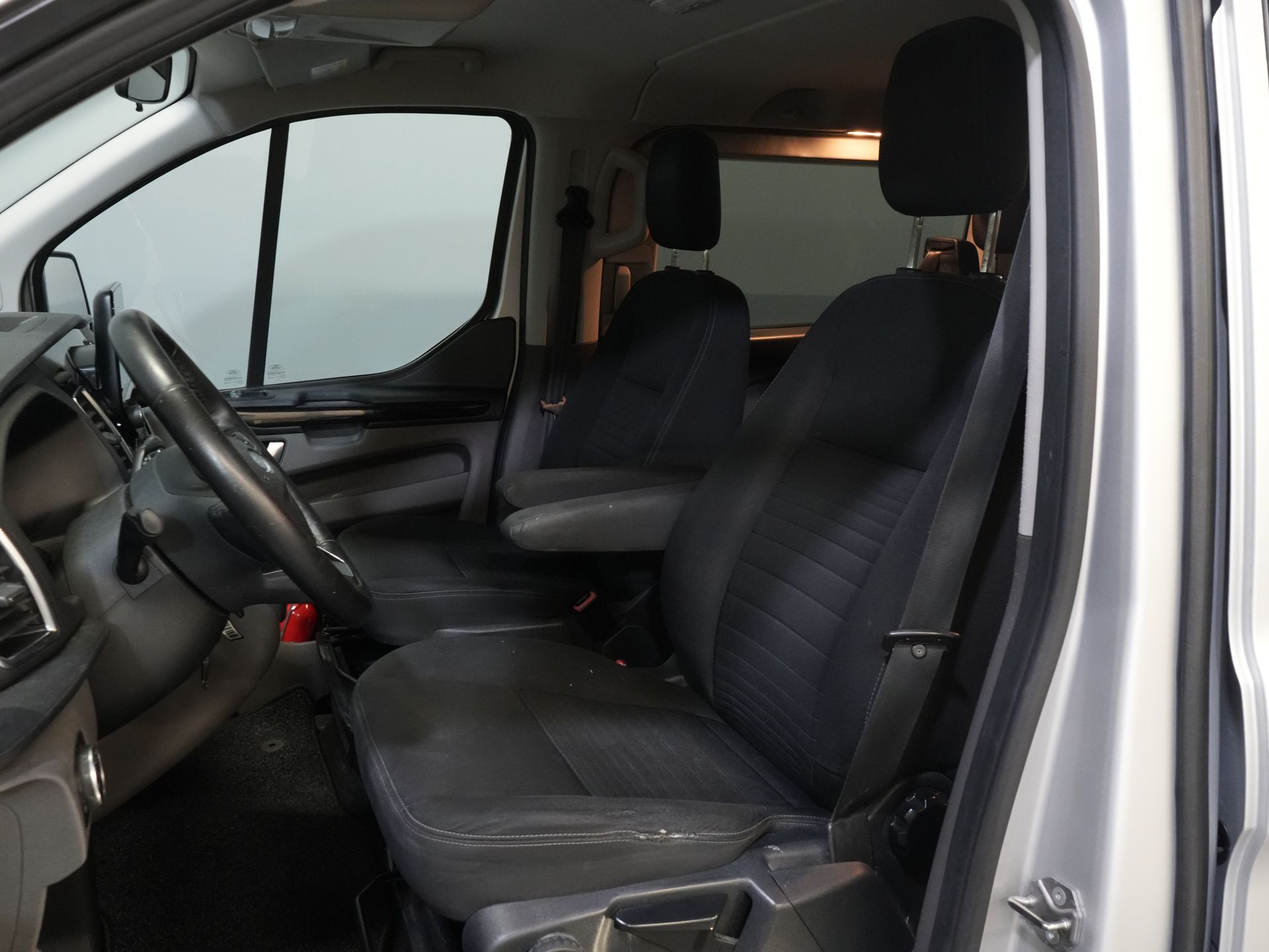 Ford Transit Custom Bestelbus 2.0 TDCI 130 pk L2 Limited DC Dubbel Cabine 2xSchuifdeur/ Stoelverw./ Carplay/ Cruise/ PDC/ Camera/ Navi/ Trekhaak/ Alarm III 11