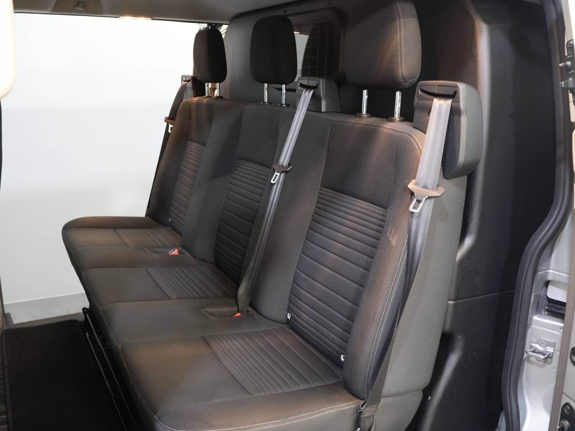 Ford Transit Custom Bestelbus 2.0 TDCI 130 pk L2 Limited DC Dubbel Cabine 2xSchuifdeur/ Stoelverw./ Carplay/ Cruise/ PDC/ Camera/ Navi/ Trekhaak/ Alarm III 26