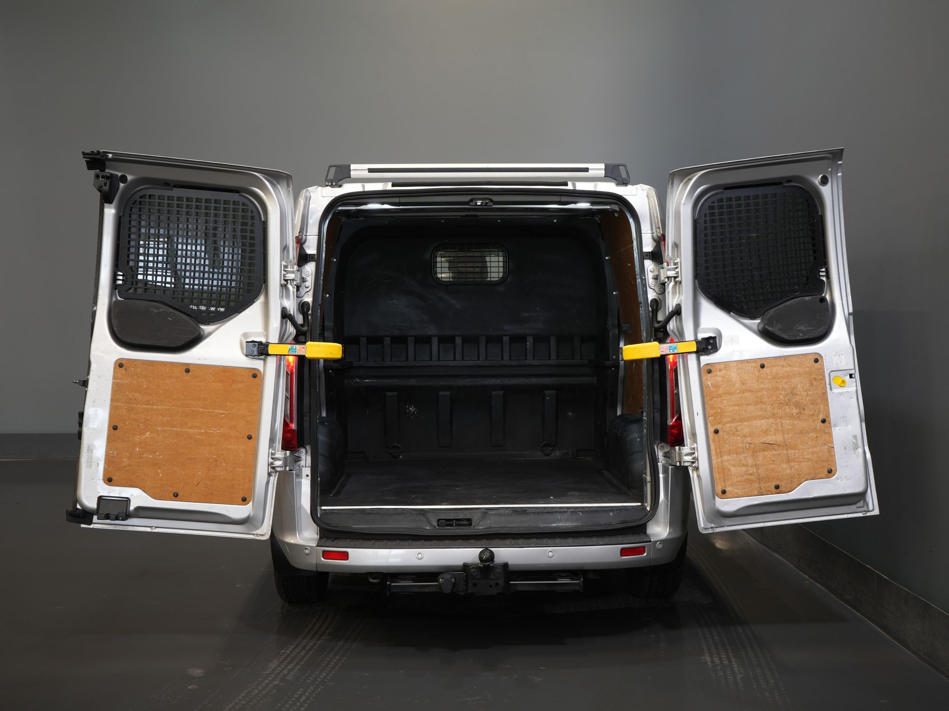 Ford Transit Custom Bestelbus 2.0 TDCI 130 pk L2 Limited DC Dubbel Cabine 2xSchuifdeur/ Stoelverw./ Carplay/ Cruise/ PDC/ Camera/ Navi/ Trekhaak/ Alarm III 4