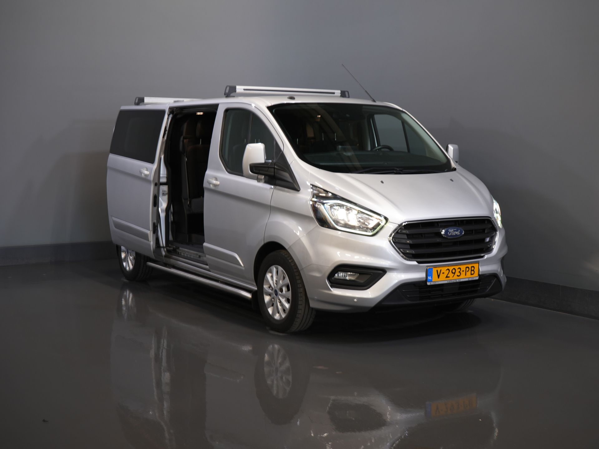 Ford Transit Custom Bestelbus 2.0 TDCI 130 pk L2 Limited DC Dubbel Cabine 2xSchuifdeur/ Stoelverw./ Carplay/ Cruise/ PDC/ Camera/ Navi/ Trekhaak/ Alarm III 8