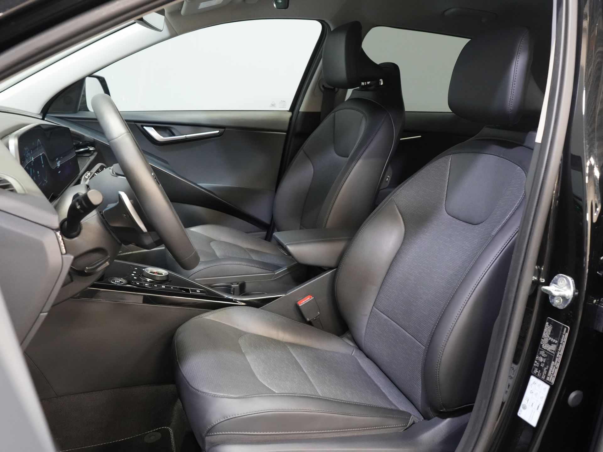 Kia Niro SUV 1.6 GDi PHEV Executive Line Harman Kardon/ Stoelvent./ 18