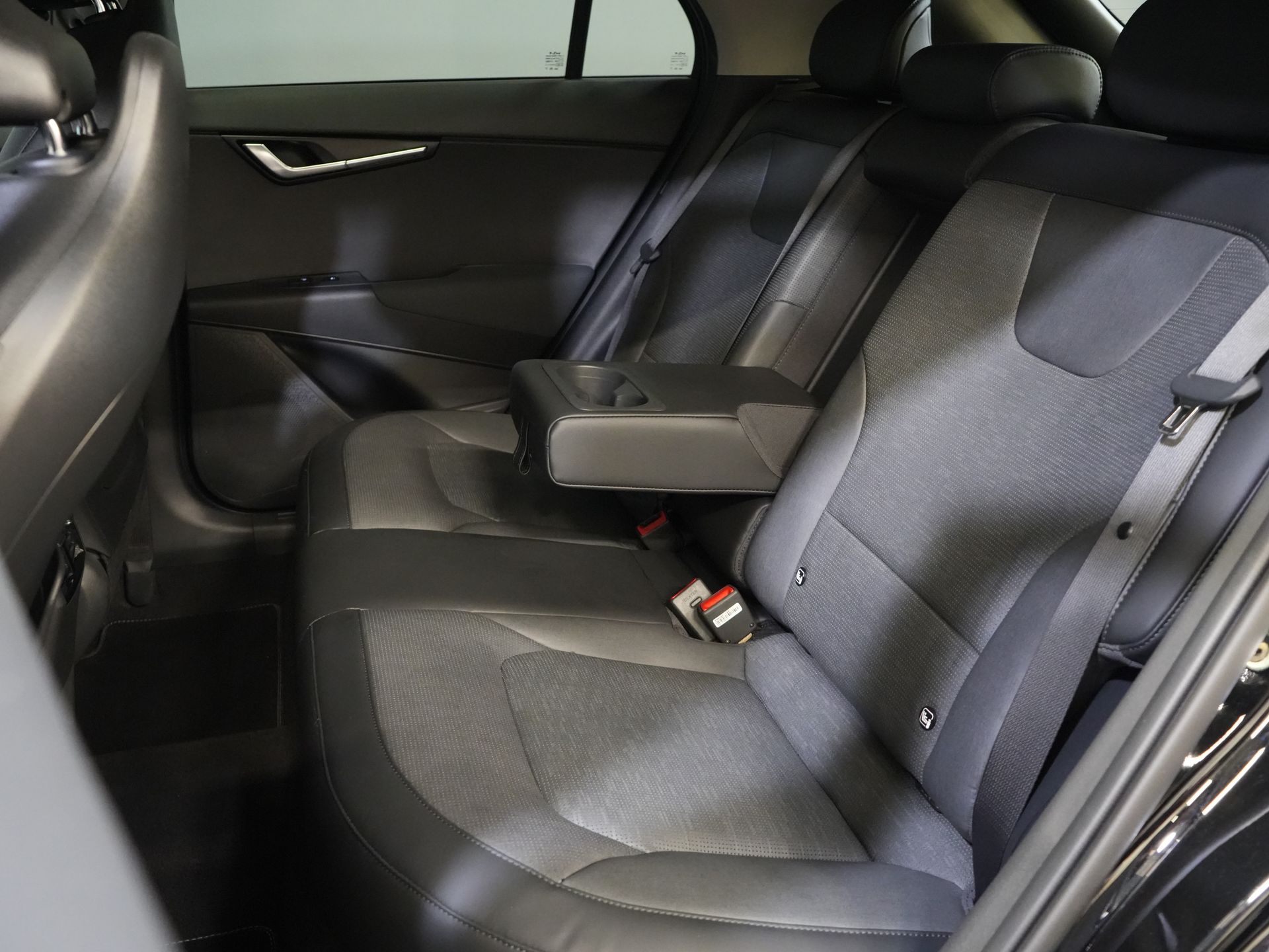 Kia Niro SUV 1.6 GDi PHEV Executive Line Harman Kardon/ Stoelvent./ 18