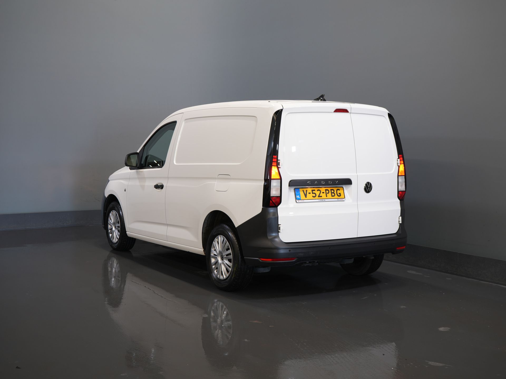 Volkswagen Caddy Cargo Bestelbus 2.0 TDI 105 pk PDC/ Betimmerd/ Bluetooth/ Airco 1