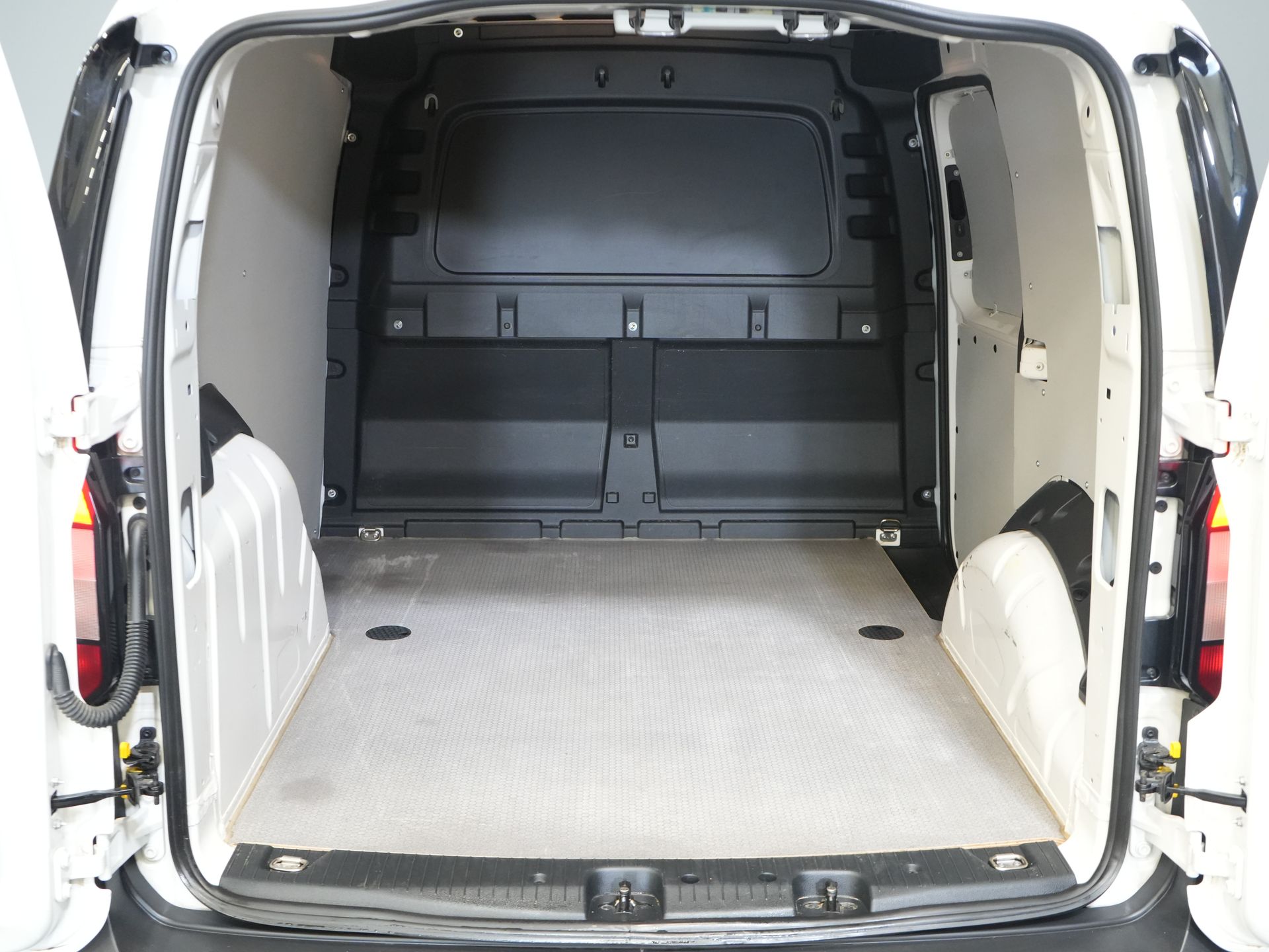 Volkswagen Caddy Cargo Bestelbus 2.0 TDI 105 pk PDC/ Betimmerd/ Bluetooth/ Airco 14