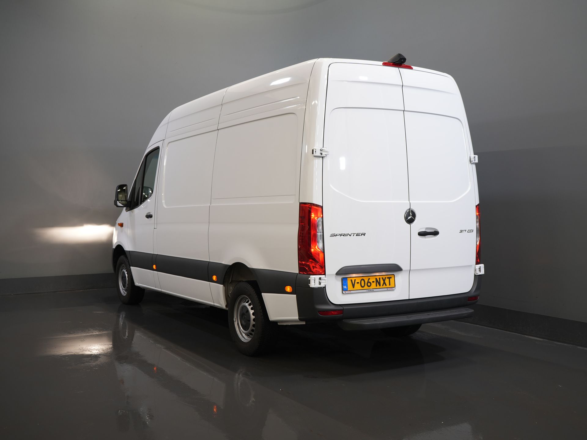 Mercedes-Benz Sprinter Bestelbus 317 CDI Aut. L2H2 BPM VRIJ! 3.5t Trekverm./ Gev.Stoel/ 270 Gr.Deuren/ Stoelverw./ Navi/ Camera/ Cruise/ Airco/ DAB 1