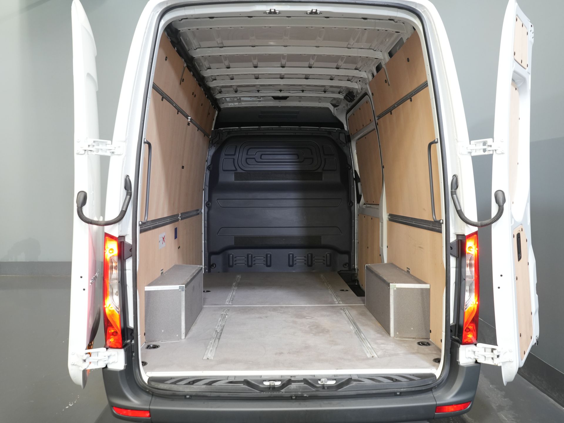 Mercedes-Benz Sprinter Bestelbus 317 CDI Aut. L2H2 BPM VRIJ! 3.5t Trekverm./ Gev.Stoel/ 270 Gr.Deuren/ Stoelverw./ Navi/ Camera/ Cruise/ Airco/ DAB 14