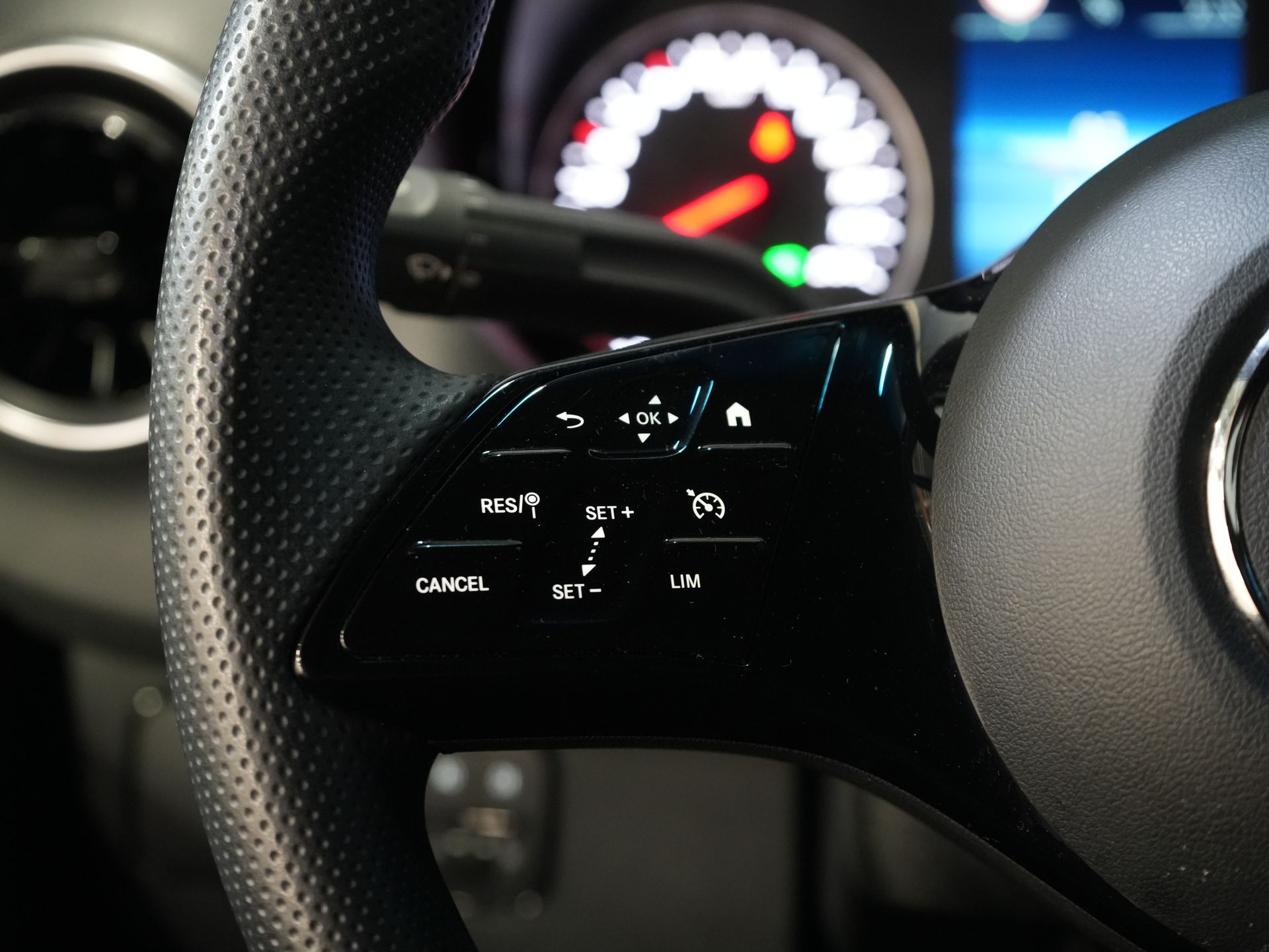 Mercedes-Benz Sprinter Bestelbus 317 CDI Aut. L2H2 BPM VRIJ! 3.5t Trekverm./ Gev.Stoel/ 270 Gr.Deuren/ Stoelverw./ Navi/ Camera/ Cruise/ Airco/ DAB 18