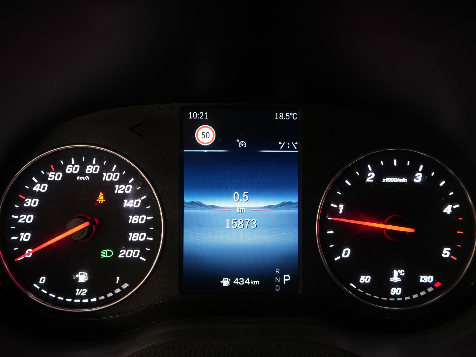 Mercedes-Benz Sprinter Bestelbus 317 CDI Aut. L2H2 BPM VRIJ! 3.5t Trekverm./ Gev.Stoel/ 270 Gr.Deuren/ Stoelverw./ Navi/ Camera/ Cruise/ Airco/ DAB 19