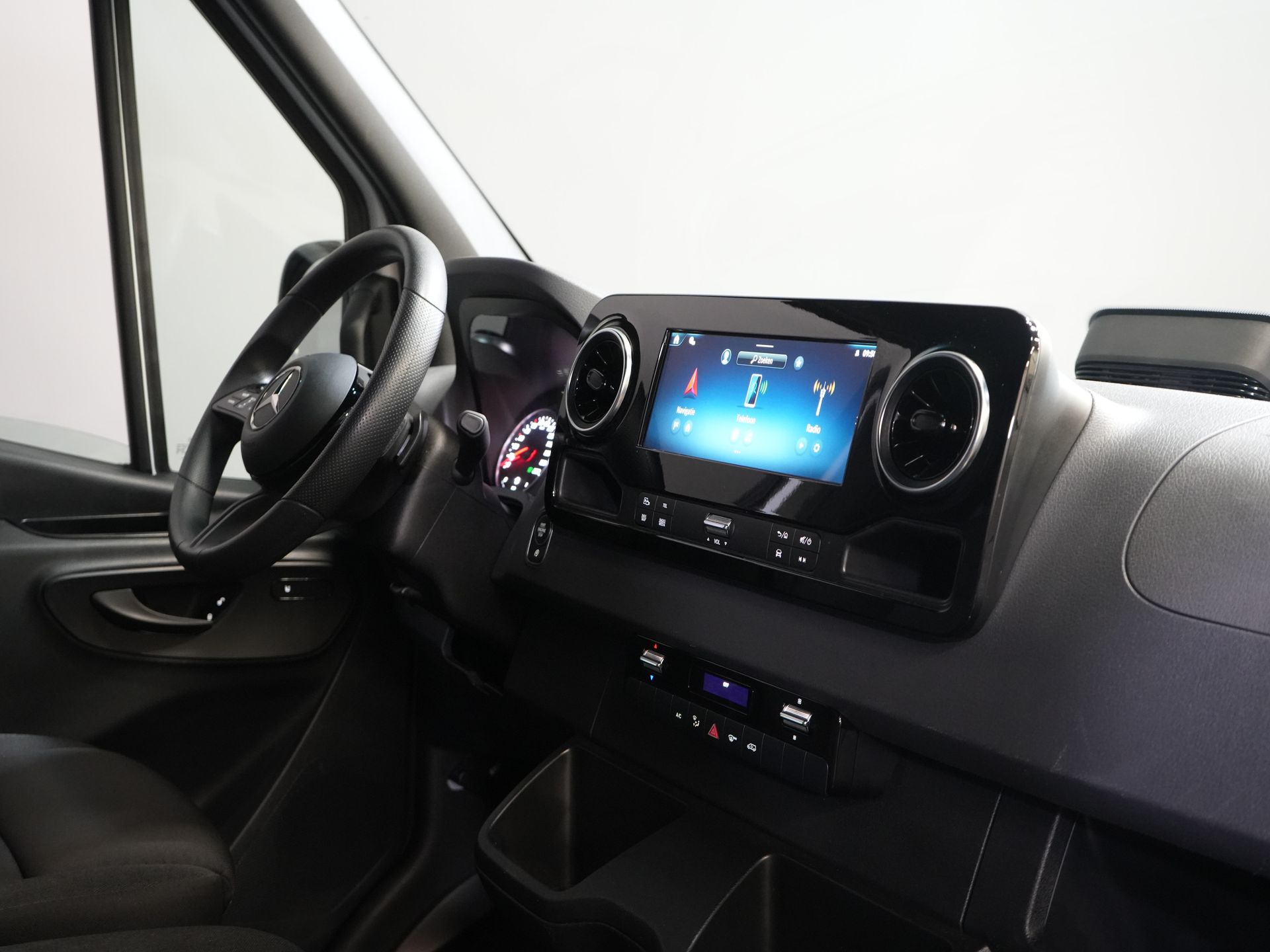 Mercedes-Benz Sprinter Bestelbus 317 CDI Aut. L2H2 BPM VRIJ! 3.5t Trekverm./ Gev.Stoel/ 270 Gr.Deuren/ Stoelverw./ Navi/ Camera/ Cruise/ Airco/ DAB 2