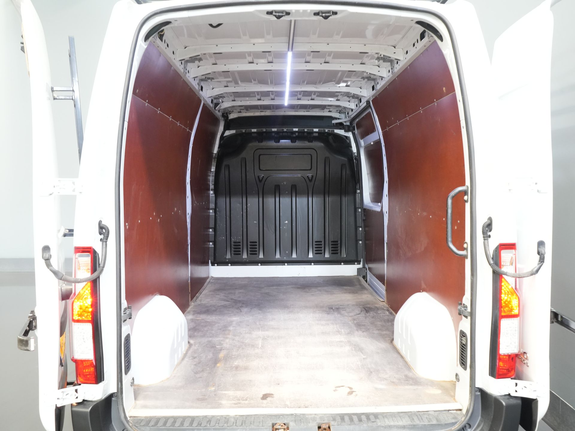 Opel Movano Bestelbus 2.3 Turbo 136PK L3H2 Camera/ Climate/ Cruise/ PDC/ Trekhaak / 2,5T trekgew./ Imperiaal+trap/ Side Bars/ NL Auto 14