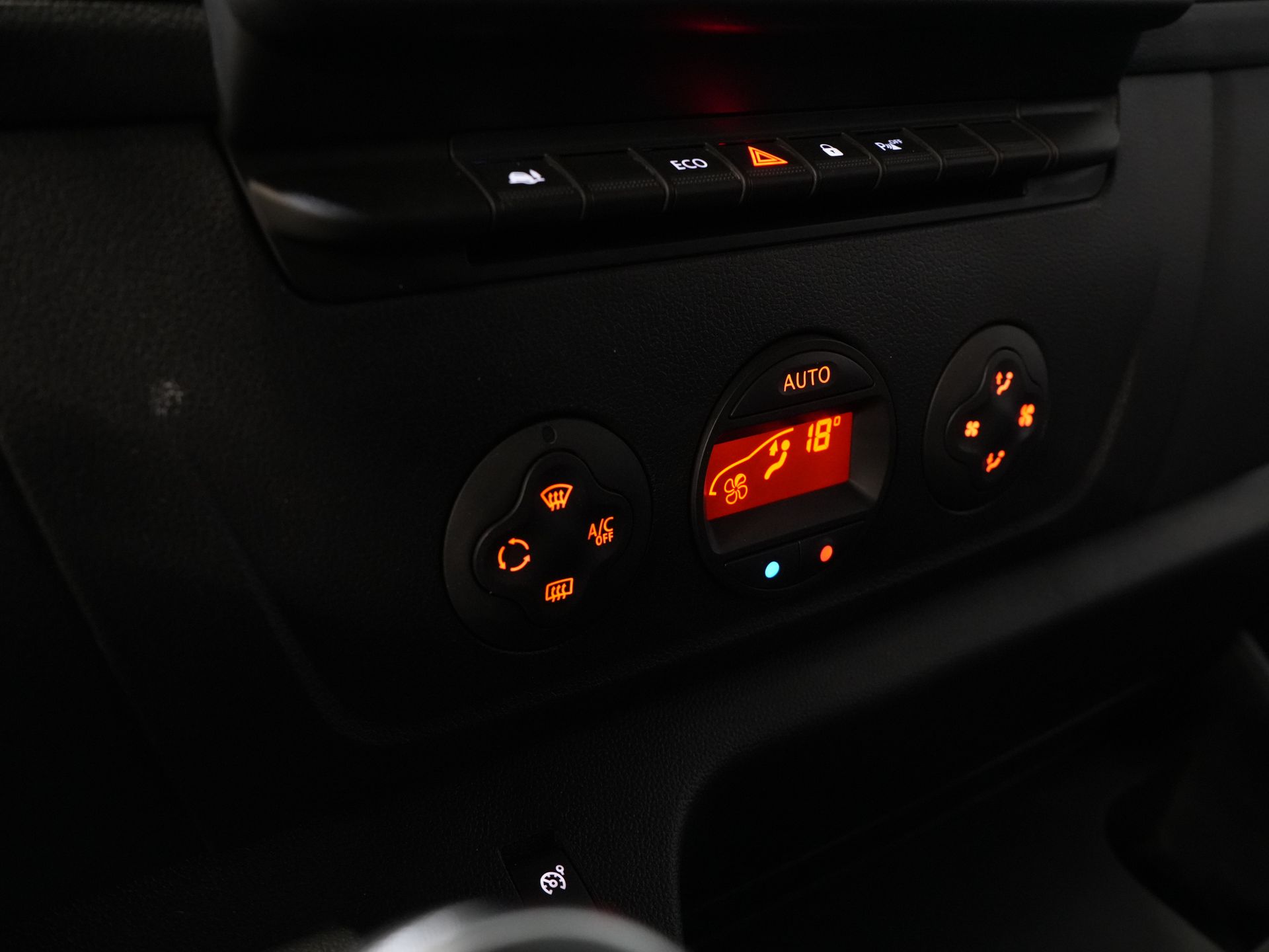 Opel Movano Bestelbus 2.3 Turbo 136PK L3H2 Camera/ Climate/ Cruise/ PDC/ Trekhaak / 2,5T trekgew./ Imperiaal+trap/ Side Bars/ NL Auto 20