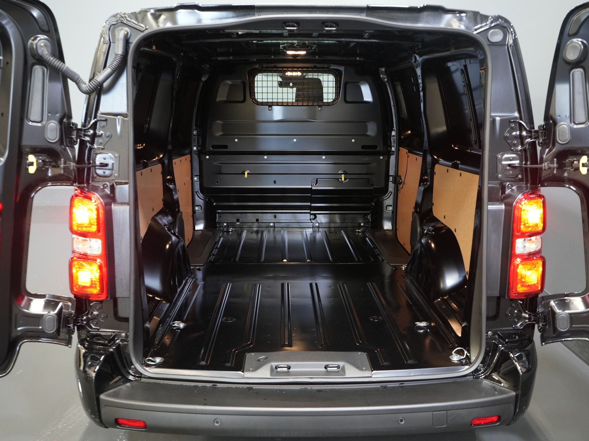 Toyota PROACE Electric Worker Bestelbus 75 kWh L3 345 km WLTP LED/ Snellader/ Keyless/ Adapt.Cruise/ Stuurverw./ Stoelverw./ Navi/ Carplay/ Camera/ PDC/ Airco 14