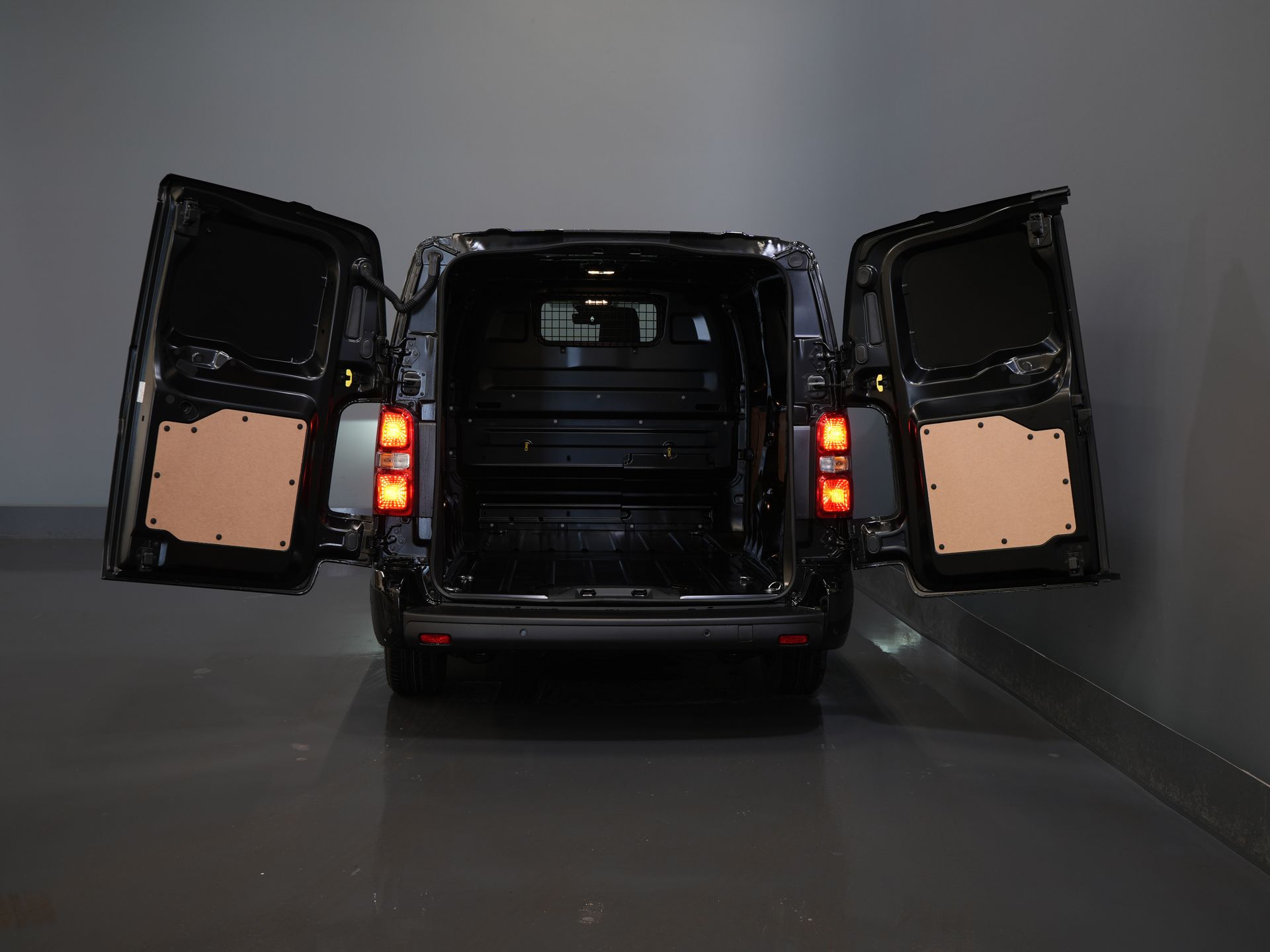 Toyota PROACE Electric Worker Bestelbus 75 kWh L3 345 km WLTP LED/ Snellader/ Keyless/ Adapt.Cruise/ Stuurverw./ Stoelverw./ Navi/ Carplay/ Camera/ PDC/ Airco 4