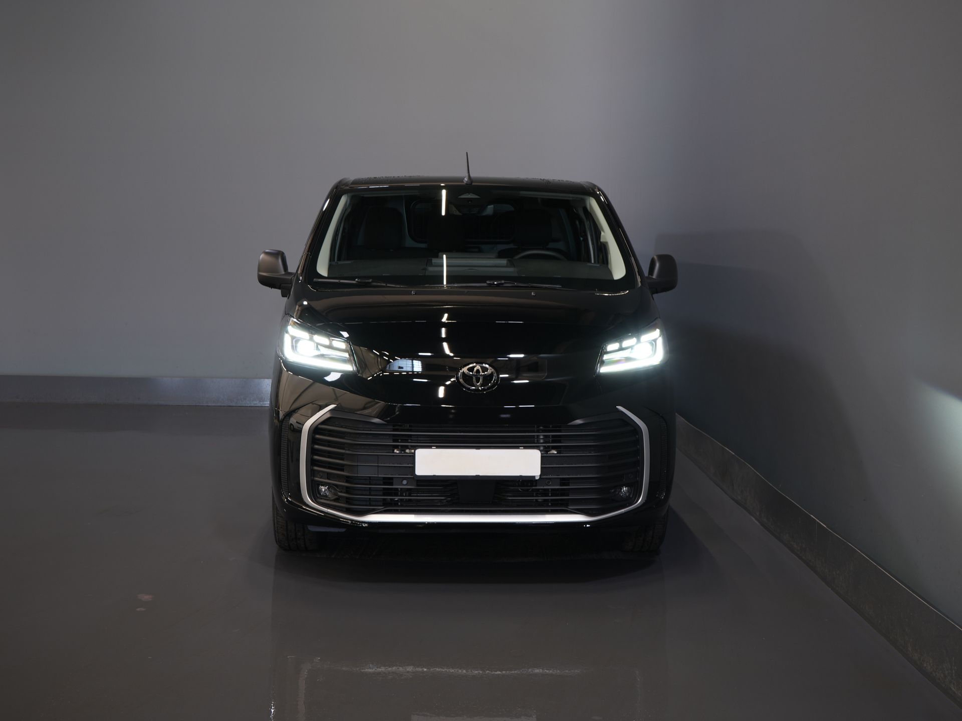 Toyota PROACE Electric Worker Bestelbus 75 kWh L3 345 km WLTP LED/ Snellader/ Keyless/ Adapt.Cruise/ Stuurverw./ Stoelverw./ Navi/ Carplay/ Camera/ PDC/ Airco 6