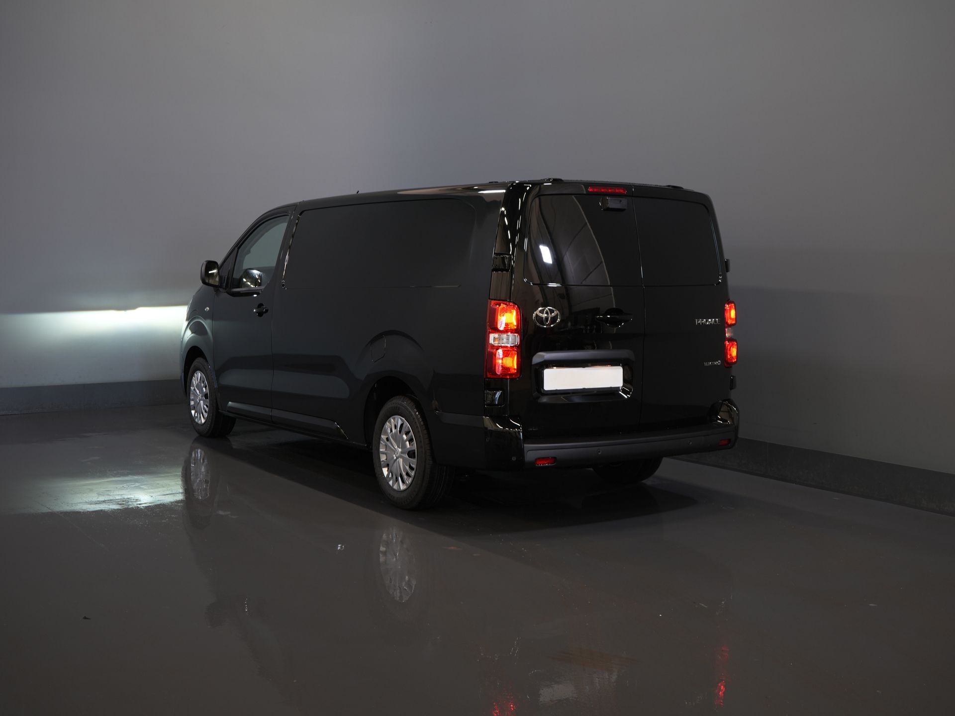 Toyota PROACE Electric Worker Bestelbus 75 kWh L3 345 km WLTP LED/ Snellader/ Keyless/ Adapt.Cruise/ Stuurverw./ Stoelverw./ Navi/ Carplay/ Camera/ PDC/ Airco 1